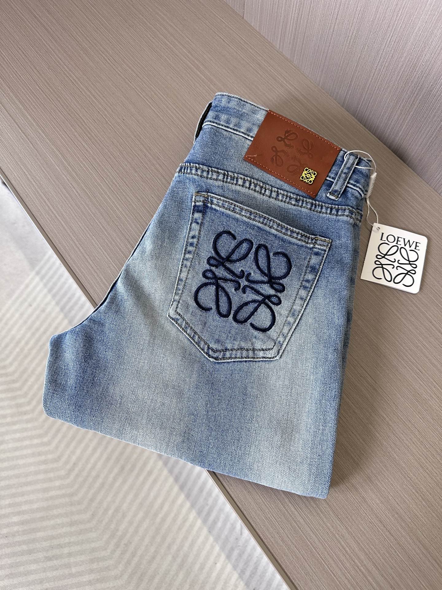 NO:162018,LOW 25SS new summer jeans, high-end quality, super soft and comfortable fabric, small straight-fitting style, slender upper body, universal matching model, 29, 30, 31, 32, 33, 34, 36, 38, loewe, jeans, alexander wang19860909LOW罗意威25SS夏季新款牛仔裤,高端品质,面料超级柔软舒适 小直筒版型,上身修长,万能搭配款 码数29,30,31,32,33,34,36,38,,loewe,jeans,alexander wang,Men's clothing