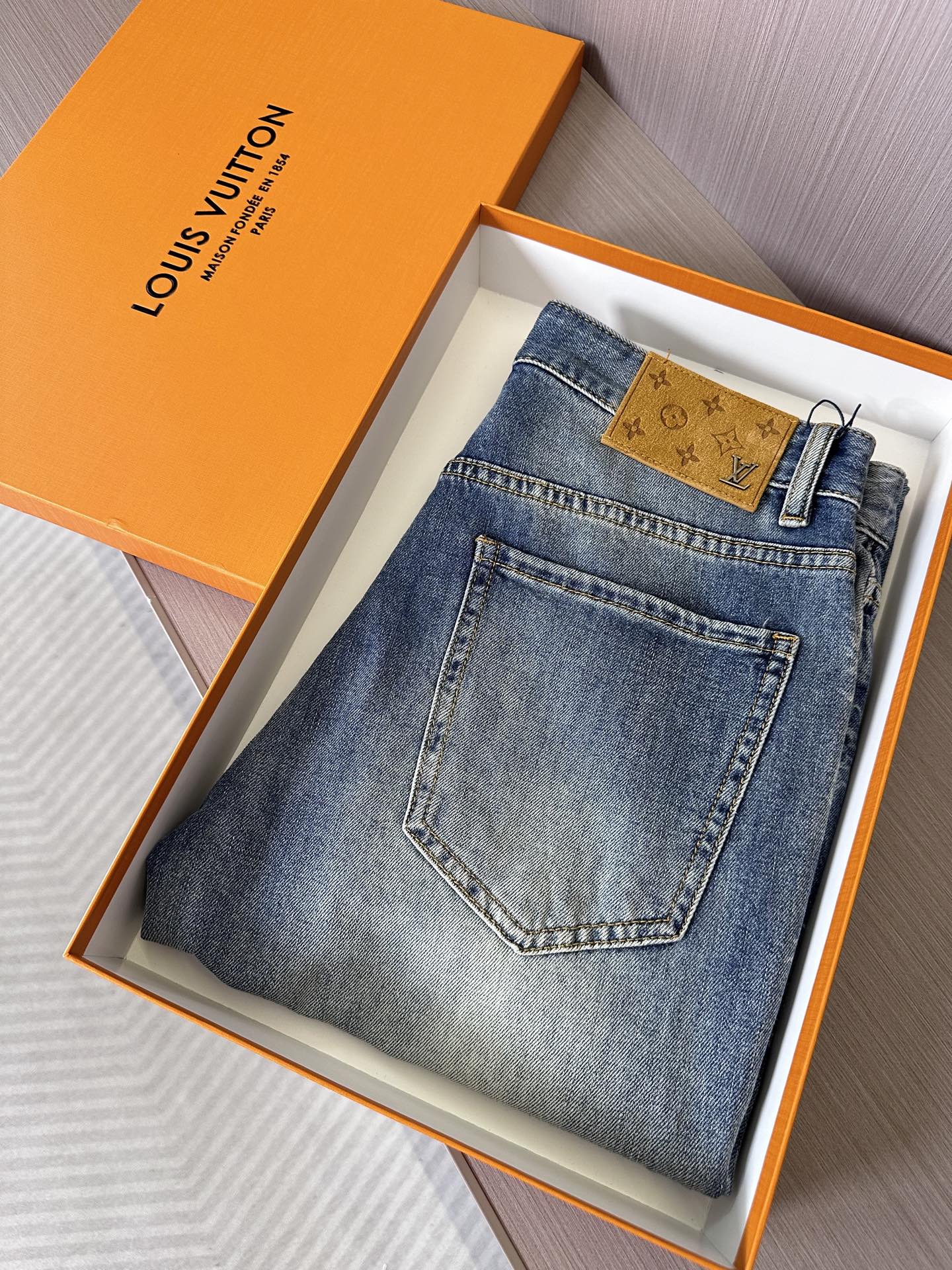 NO:162042,LV Donkey 25SS new summer jeans, high-end quality, super soft and comfortable fabric, small straight-fitting style, slender upper body, universal matching model. Number of 29, 30, 31, 32, 33, 34, 36, 38, , louis vuitton, louis vuitton, louis vuitton, jeans, alexander wang19860909LV驴家25SS夏季新款牛仔裤,高端品质,面料超级柔软舒适 小直筒版型,上身修长,万能搭配款 码数29,30,31,32,33,34,36,38,,louis vuitton,louis vuitton,louis vuitton,jeans,alexander wang,Men's clothing