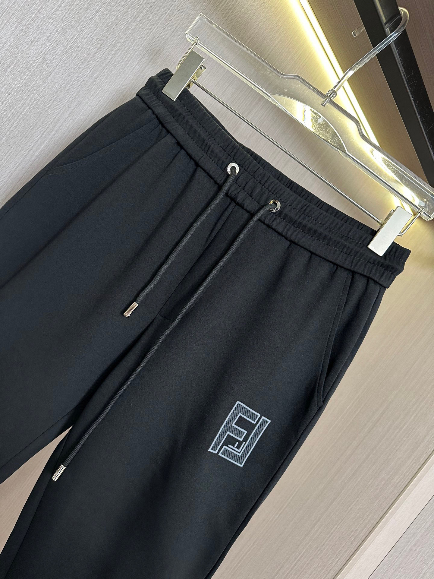 FDFendi 25SS Men’s Cotton Footpants: Stylish, Comfortable, and Versatile Sportswear Collection - 图片 4