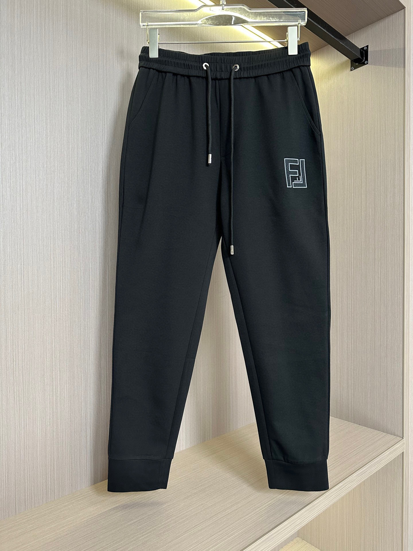 FDFendi 25SS Men’s Cotton Footpants: Stylish, Comfortable, and Versatile Sportswear Collection - 图片 2