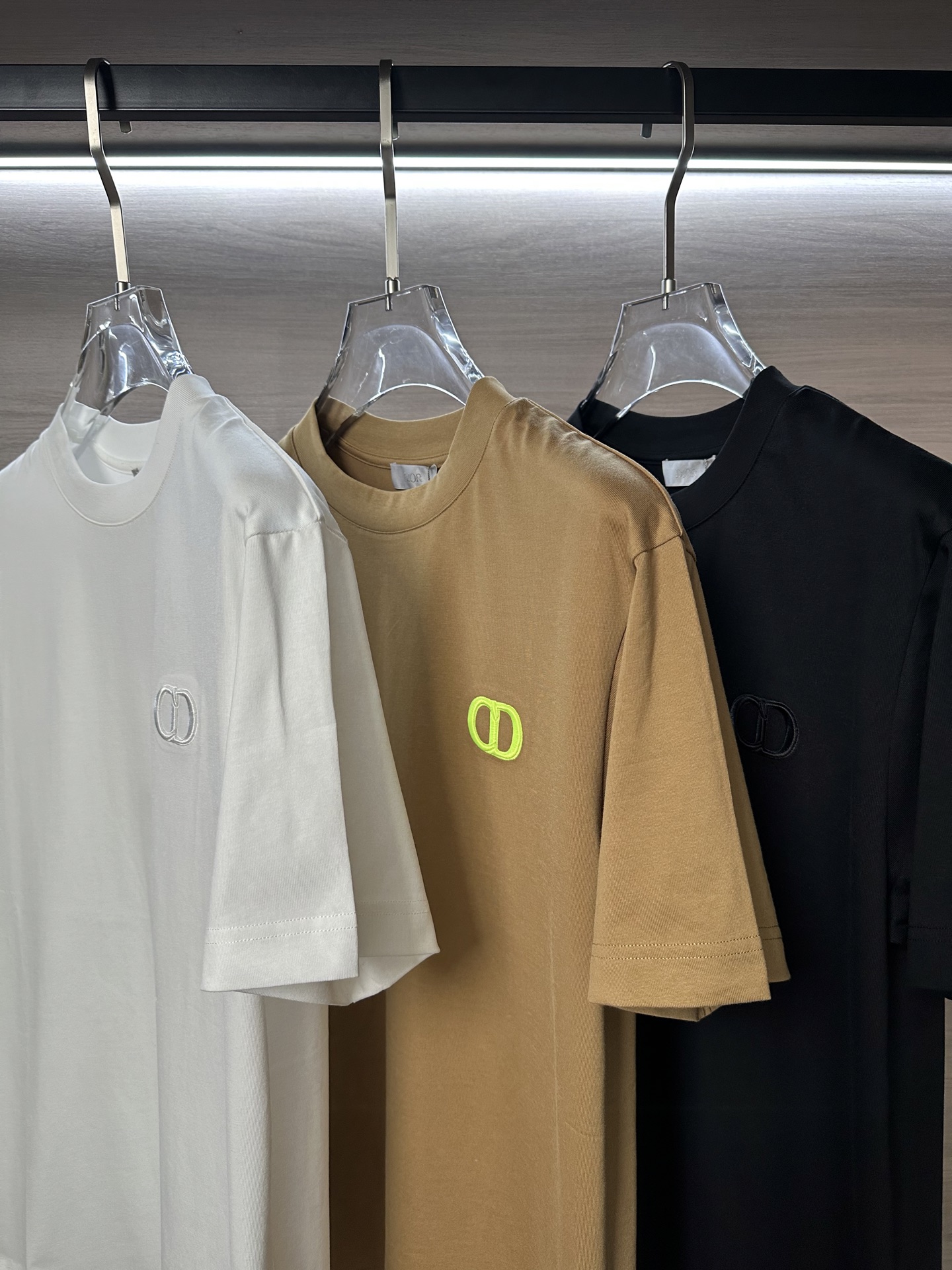 🔥CD迪家26SS春夏新款圆领短袖，定制纯棉材质，舒适透气，胸前重工刺绣🪡字母图案设计 时尚百搭，休闲单