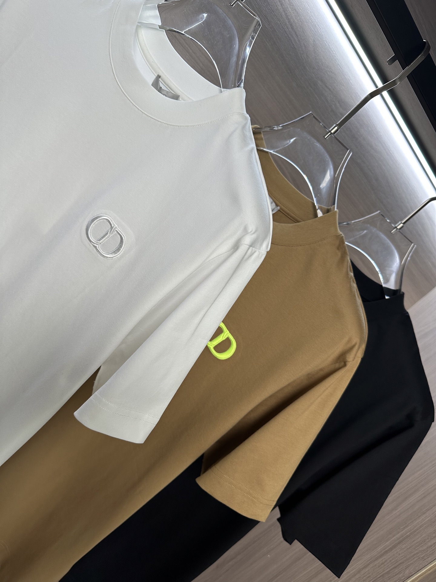 🔥CD迪家26SS春夏新款圆领短袖，定制纯棉材质，舒适透气，胸前重工刺绣🪡字母图案设计 时尚百搭，休闲单