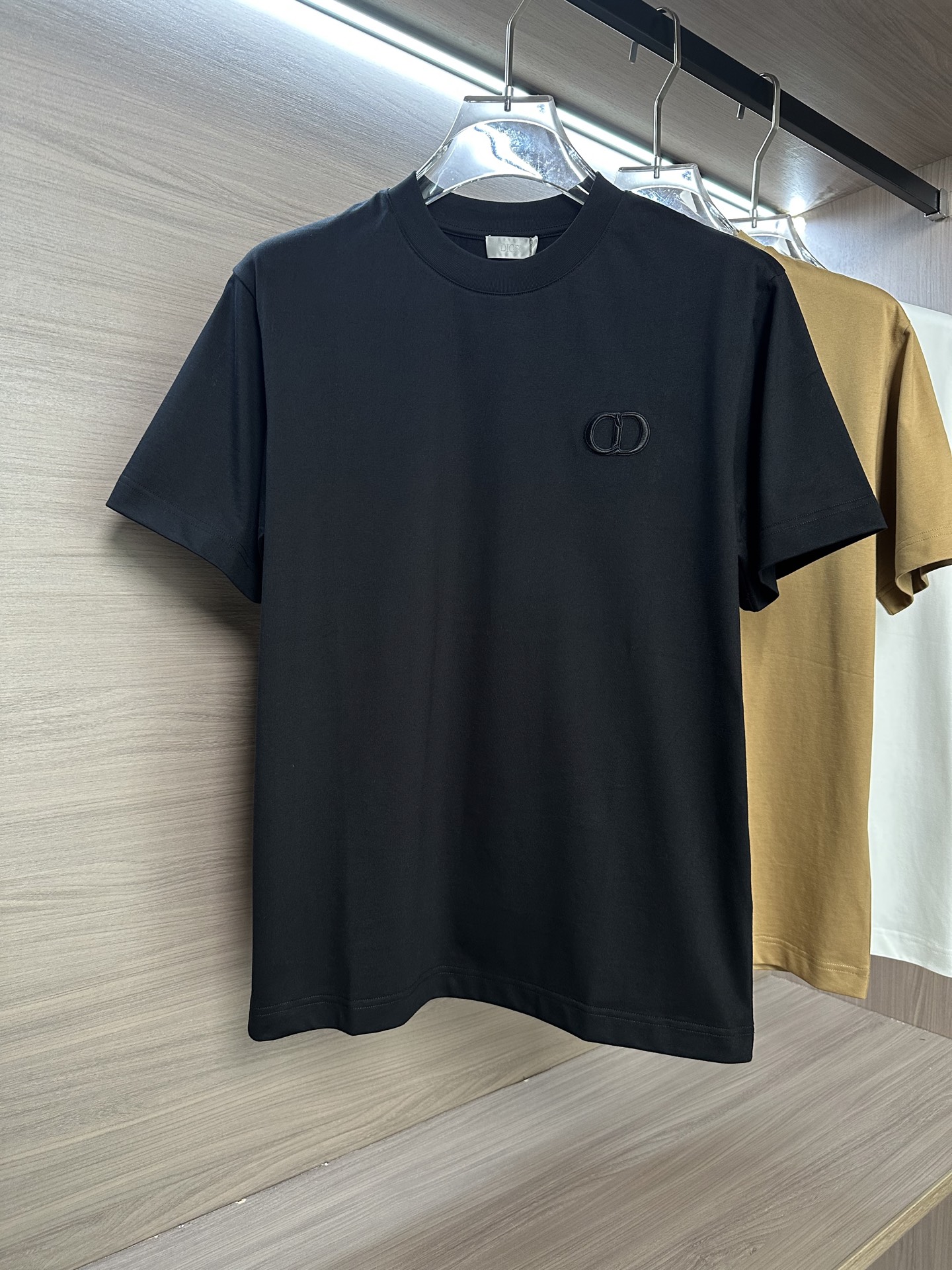 🔥CD迪家26SS春夏新款圆领短袖，定制纯棉材质，舒适透气，胸前重工刺绣🪡字母图案设计 时尚百搭，休闲单