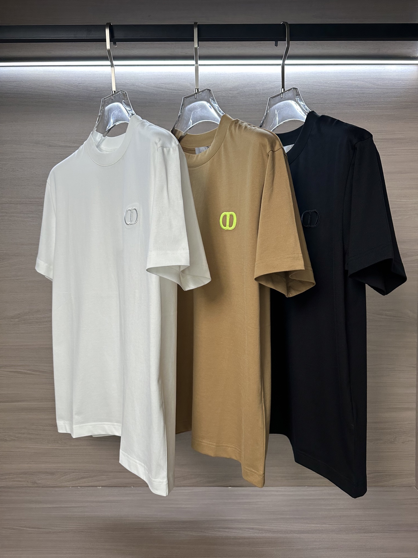 🔥CD迪家26SS春夏新款圆领短袖，定制纯棉材质，舒适透气，胸前重工刺绣🪡字母图案设计 时尚百搭，休闲单