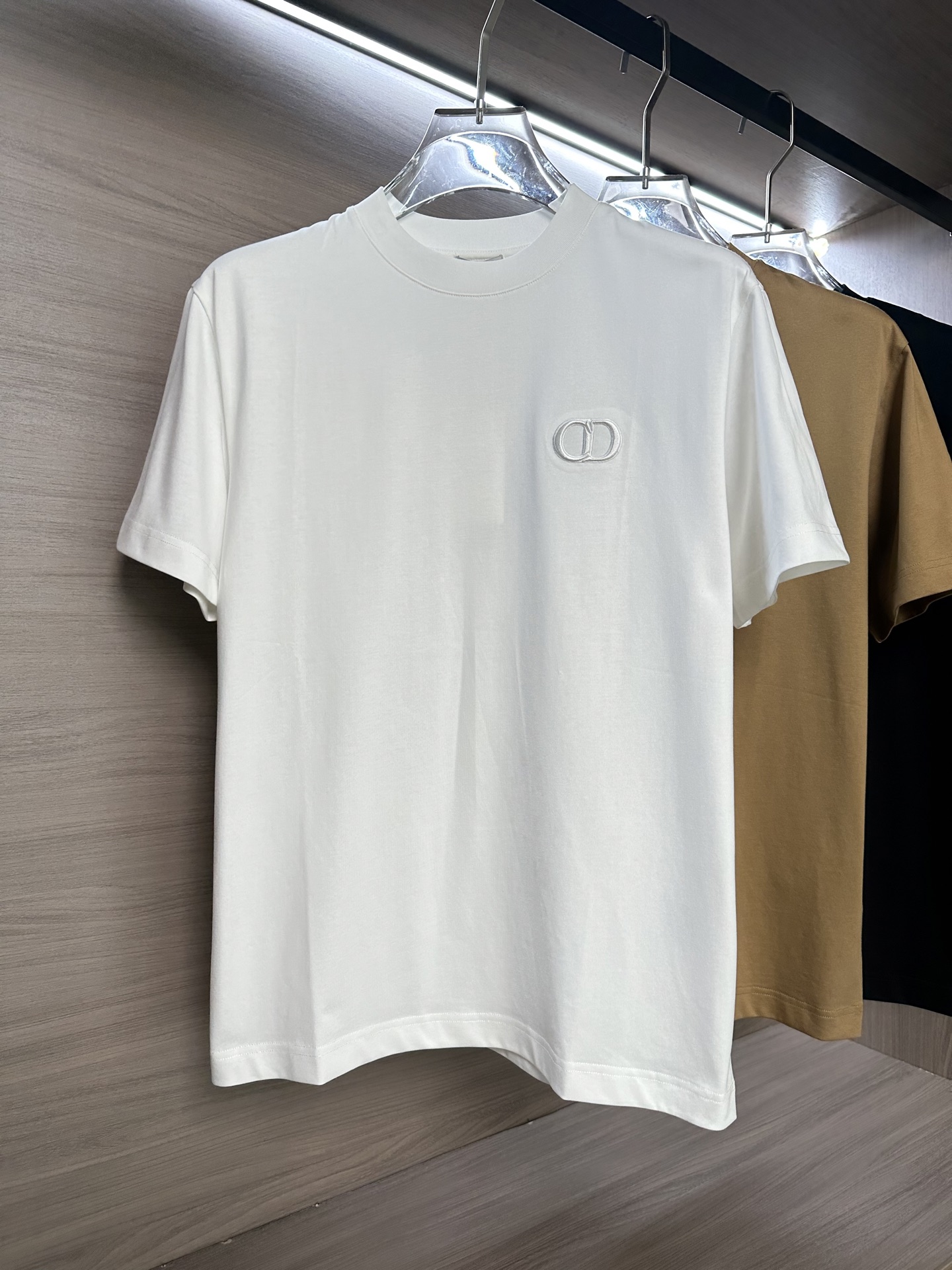 🔥CD迪家26SS春夏新款圆领短袖，定制纯棉材质，舒适透气，胸前重工刺绣🪡字母图案设计 时尚百搭，休闲单