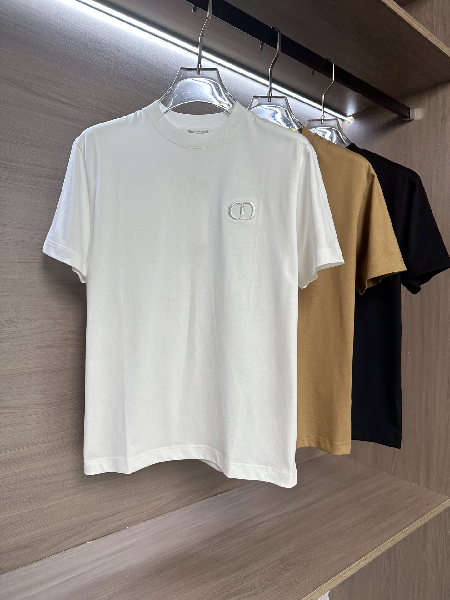 🔥CD迪家26SS春夏新款圆领短袖，定制纯棉材质，舒适透气，胸前重工刺绣🪡字母图案设计 时尚百搭，休闲单