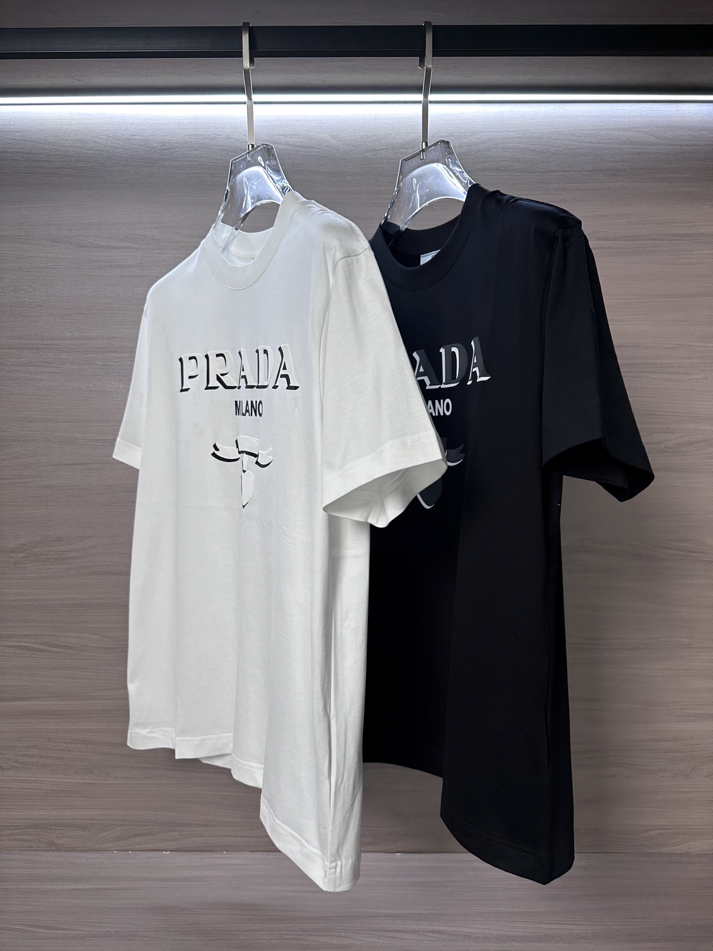 🔥P普家26SS春夏新款圆领短袖，定制纯棉材质，舒适透气，胸前重工字母图案设计 时尚百搭，休闲单品颜色：