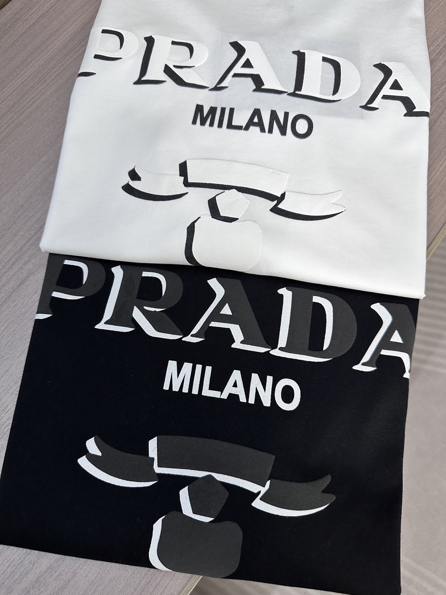 🔥P普家26SS春夏新款圆领短袖，定制纯棉材质，舒适透气，胸前重工字母图案设计 时尚百搭，休闲单品颜色：