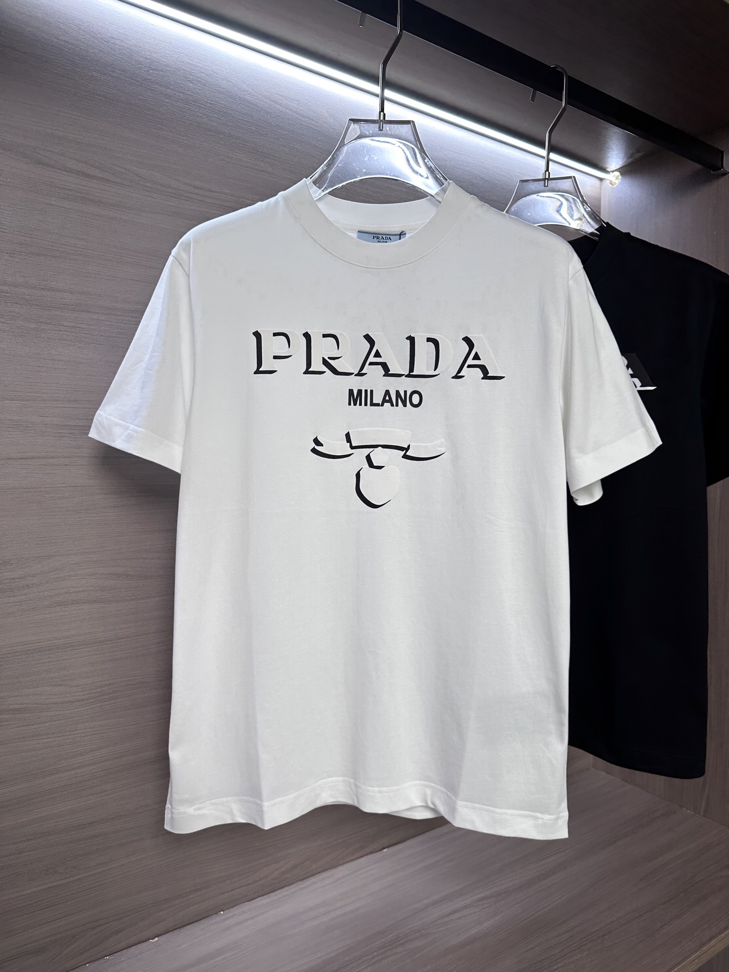 🔥P普家26SS春夏新款圆领短袖，定制纯棉材质，舒适透气，胸前重工字母图案设计 时尚百搭，休闲单品颜色：