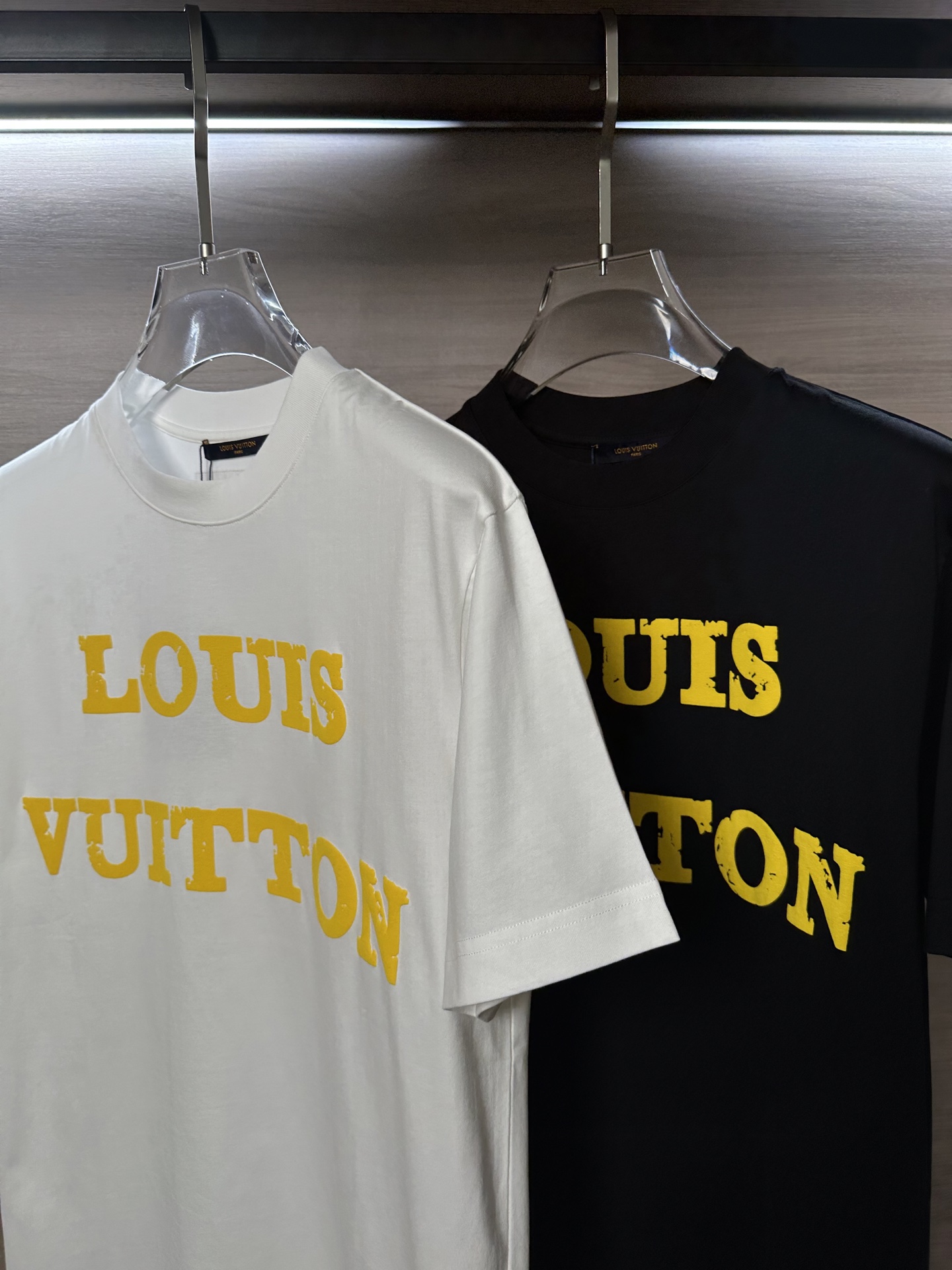 LV驴家26ss夏季最新款短袖圆领T恤 高端订制 设计前卫时尚！品牌字母logo重工艺设计 高端定制26