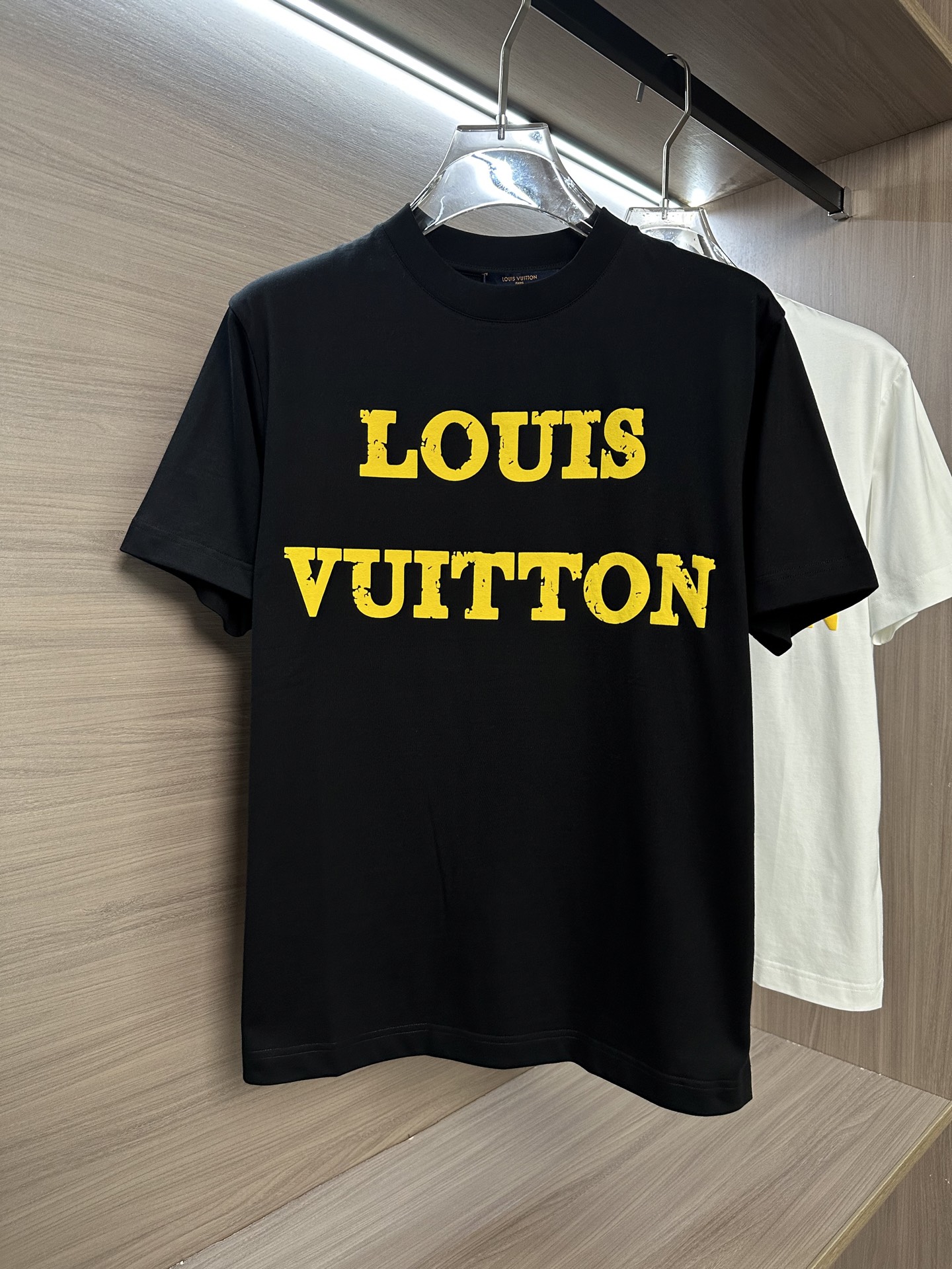 LV驴家26ss夏季最新款短袖圆领T恤 高端订制 设计前卫时尚！品牌字母logo重工艺设计 高端定制26