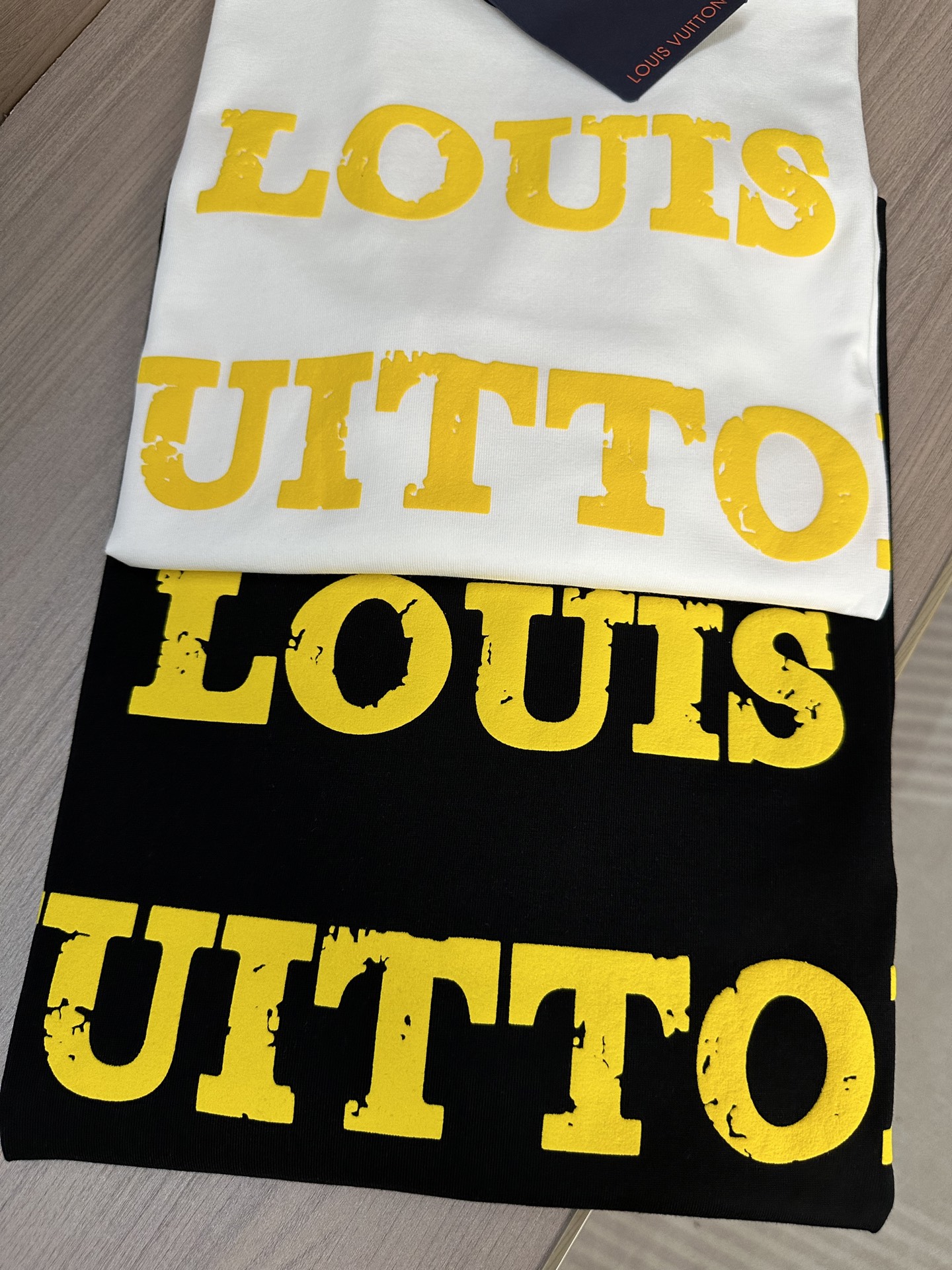 LV驴家26ss夏季最新款短袖圆领T恤 高端订制 设计前卫时尚！品牌字母logo重工艺设计 高端定制26