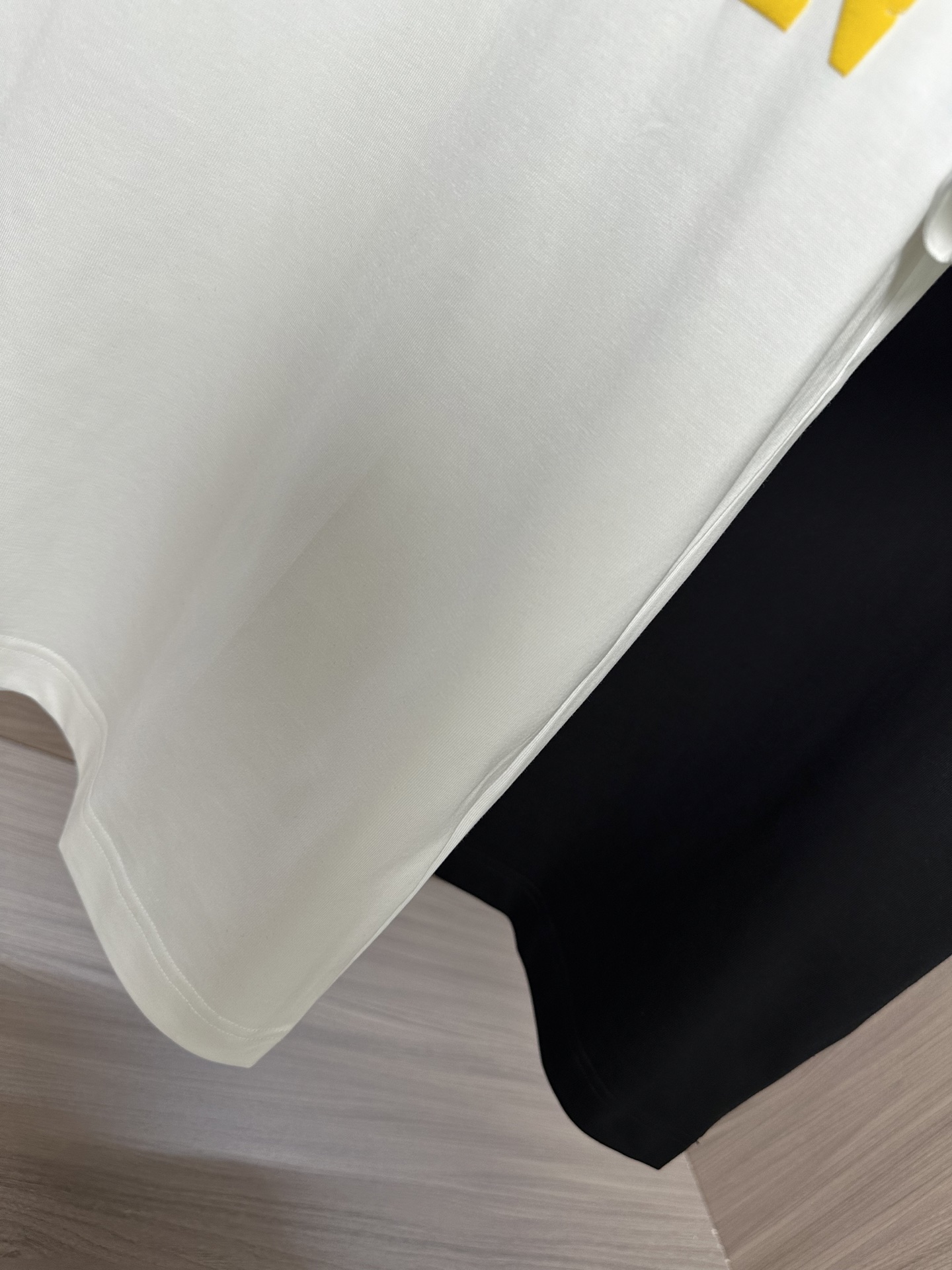 LV驴家26ss夏季最新款短袖圆领T恤 高端订制 设计前卫时尚！品牌字母logo重工艺设计 高端定制26