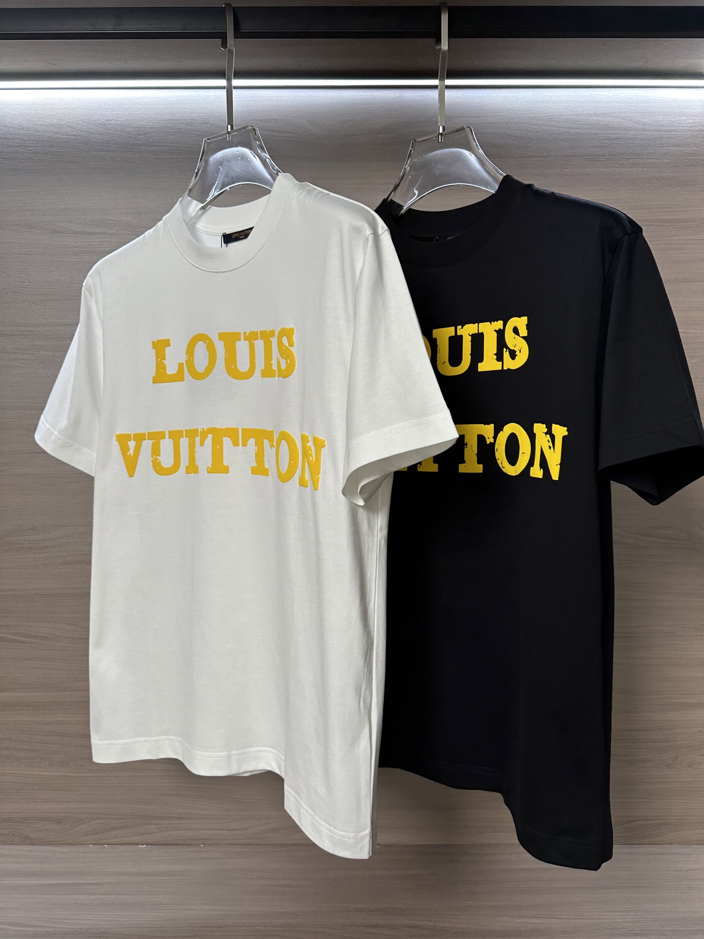 LV驴家26ss夏季最新款短袖圆领T恤 高端订制 设计前卫时尚！品牌字母logo重工艺设计 高端定制26