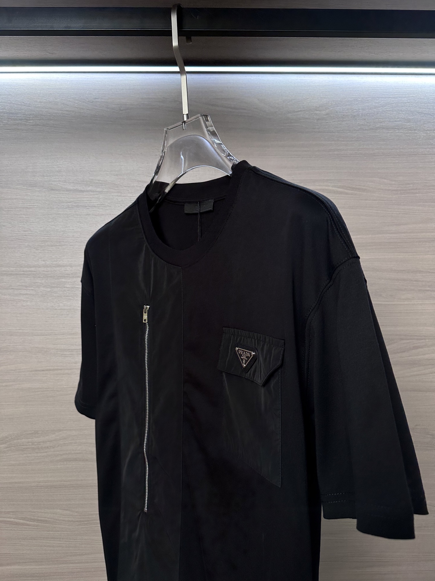 Prada 25SS Men's Black Short Sleeve Round Neck T-Shirt with Logo 6 i1751011643169 7619 0 5