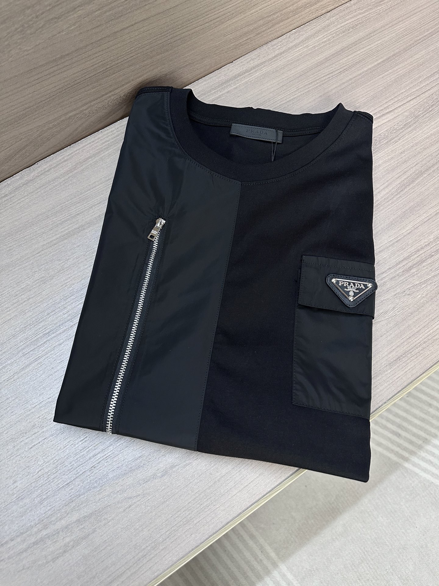 Prada 25SS Men's Black Short Sleeve Round Neck T-Shirt with Logo 2 i1751011643173 1637 0 0