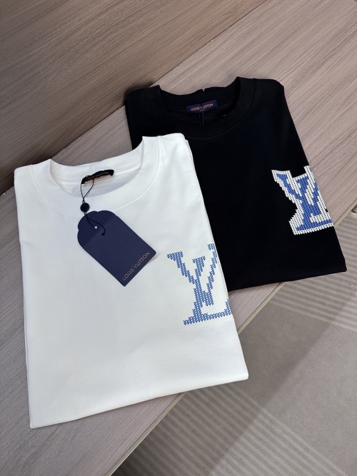 Louis Vuitton Men's 25SS Summer Short Sleeve Round Neck T-Shirt - Stylish 1 Louis Vuitton Men's 25SS Summer Short Sleeve Round Neck T-Shirt - Stylish