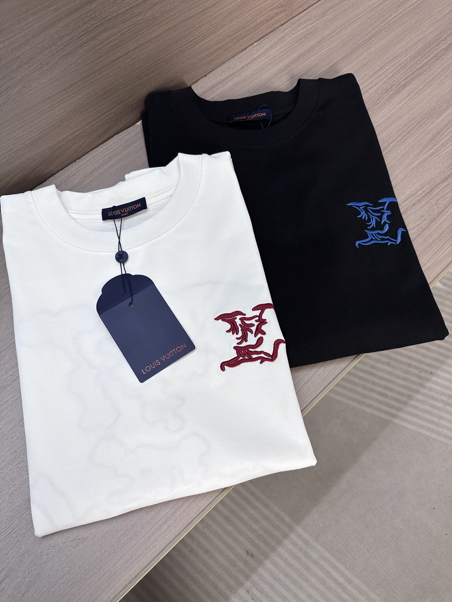 Louis Vuitton Camiseta de Manga Corta con Logo Bordado para Hombre