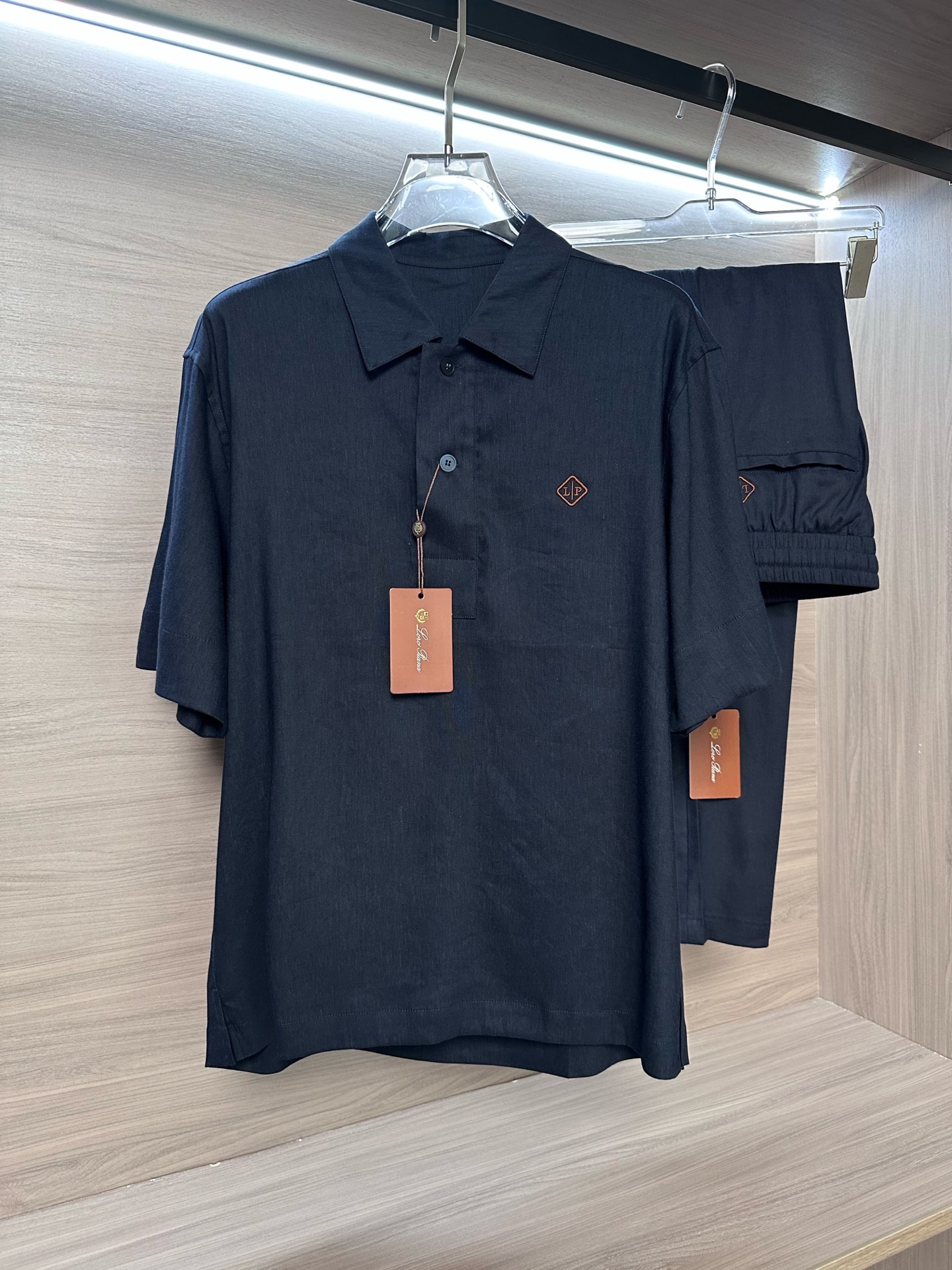Ensemble Polo et Pantalon en Lin Loro Piana, Collection Printemps/Été 2025
