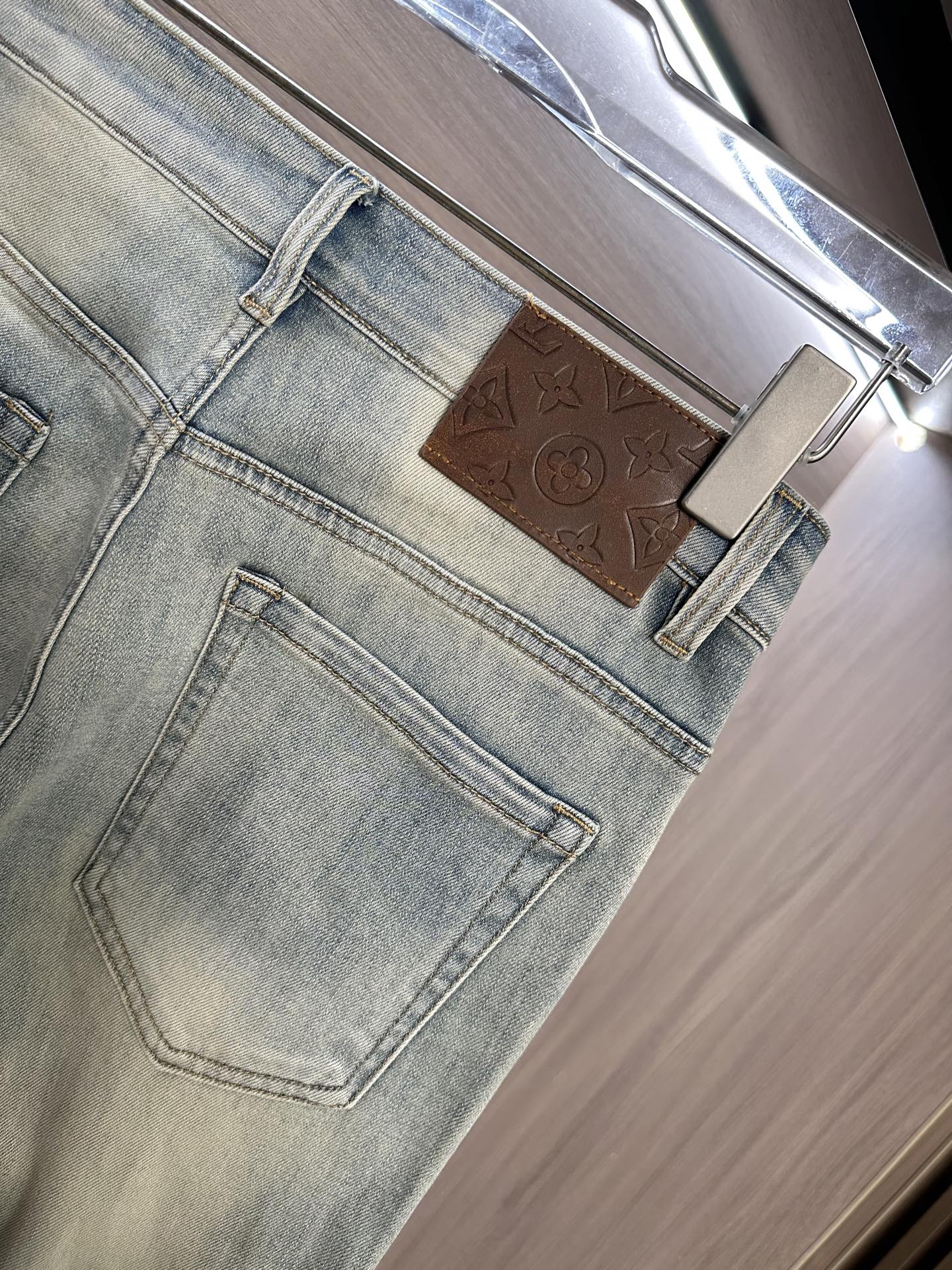 Louis Vuitton 25SS Light Blue Straight-Leg Jeans - Super Soft & Comfortable 9 i1751266475248 6555 0 7