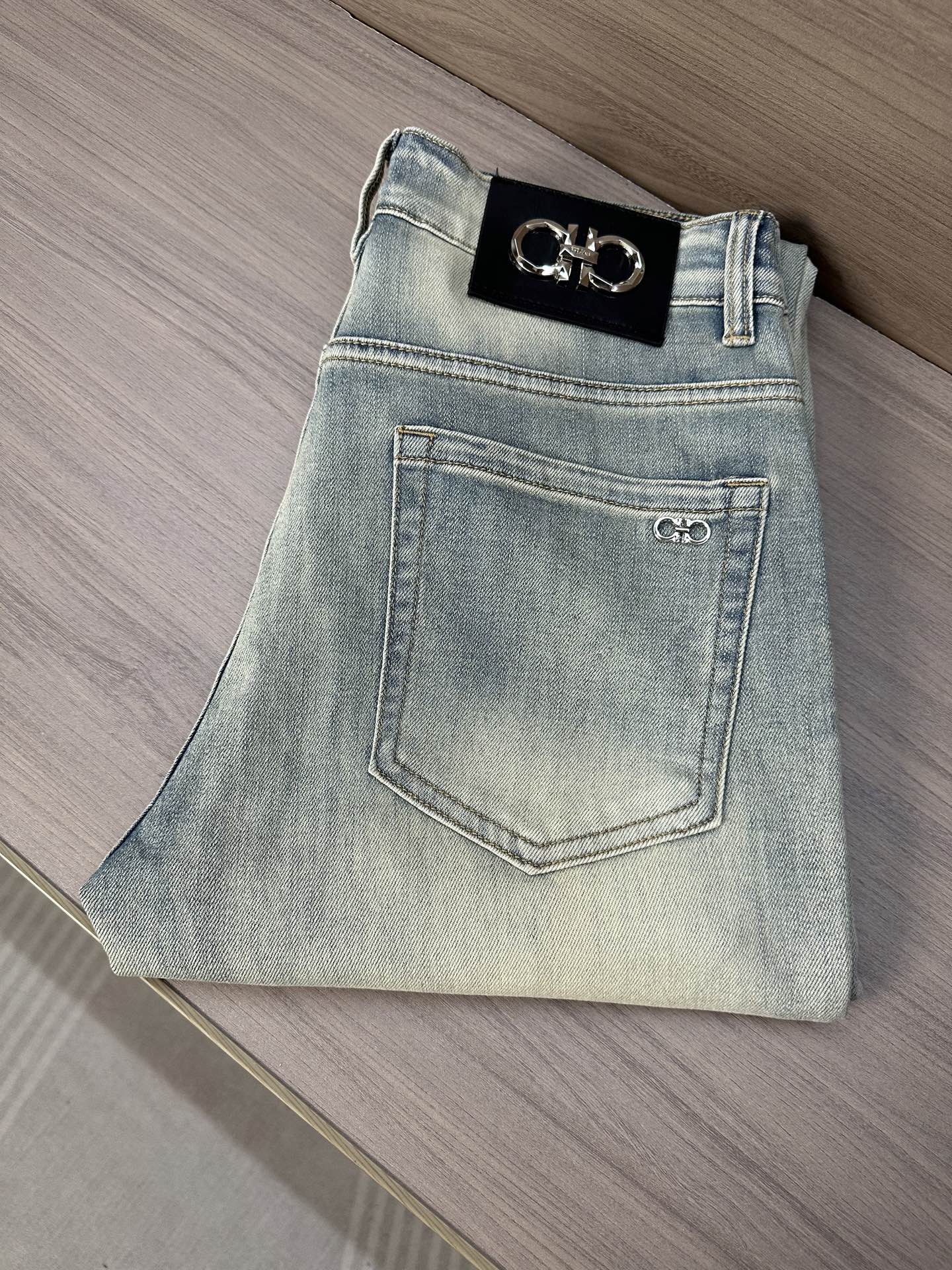 Ferragamo Men's Slim Fit Denim Jeans - Soft and Comfortable 2 i1751267593542 1497 0 0
