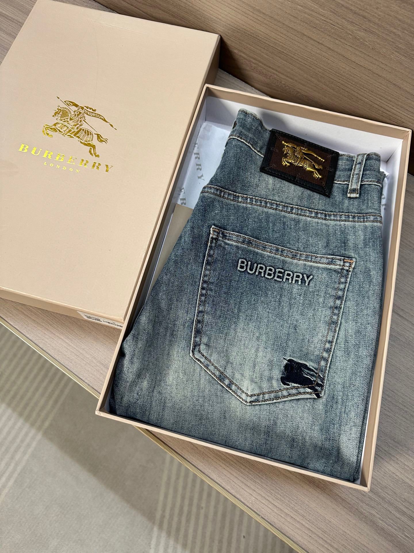 “BBR Family’s High-End Summer Jeans: Super Soft, Cozy Fabric, Various Sizes Available” - 图片 1