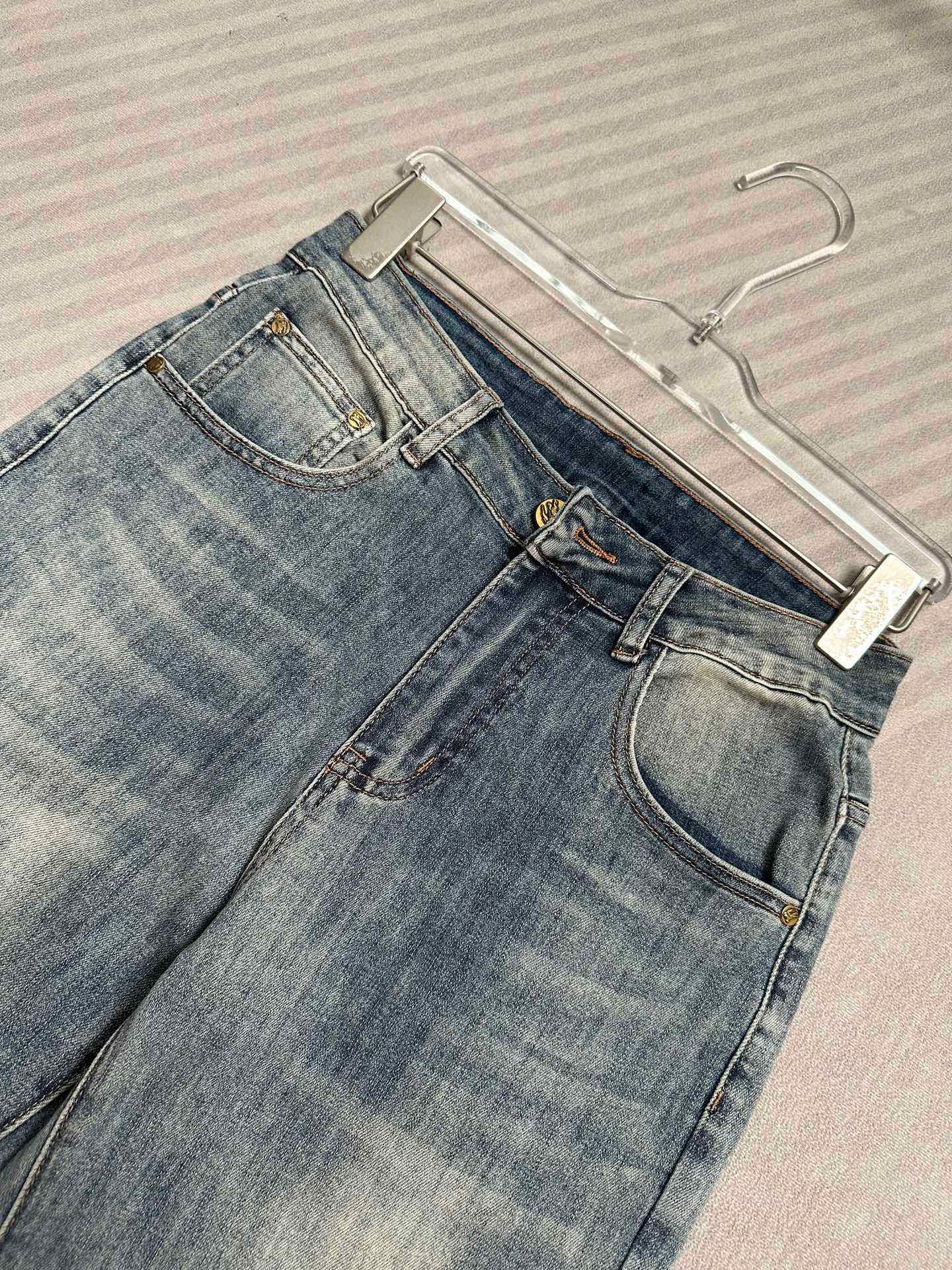“BBR Family’s High-End Summer Jeans: Super Soft, Cozy Fabric, Various Sizes Available” - 图片 5