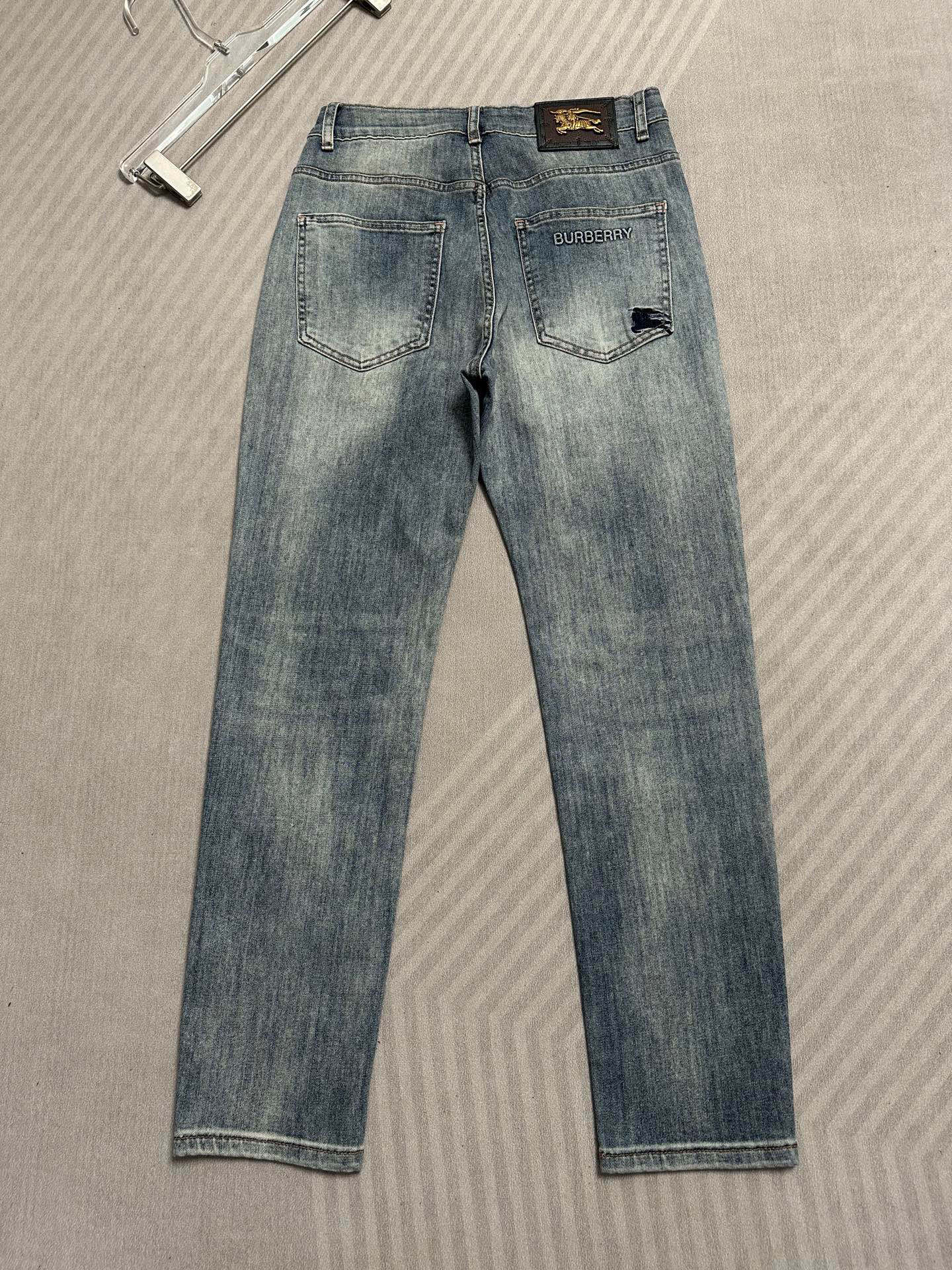 “BBR Family’s High-End Summer Jeans: Super Soft, Cozy Fabric, Various Sizes Available” - 图片 4