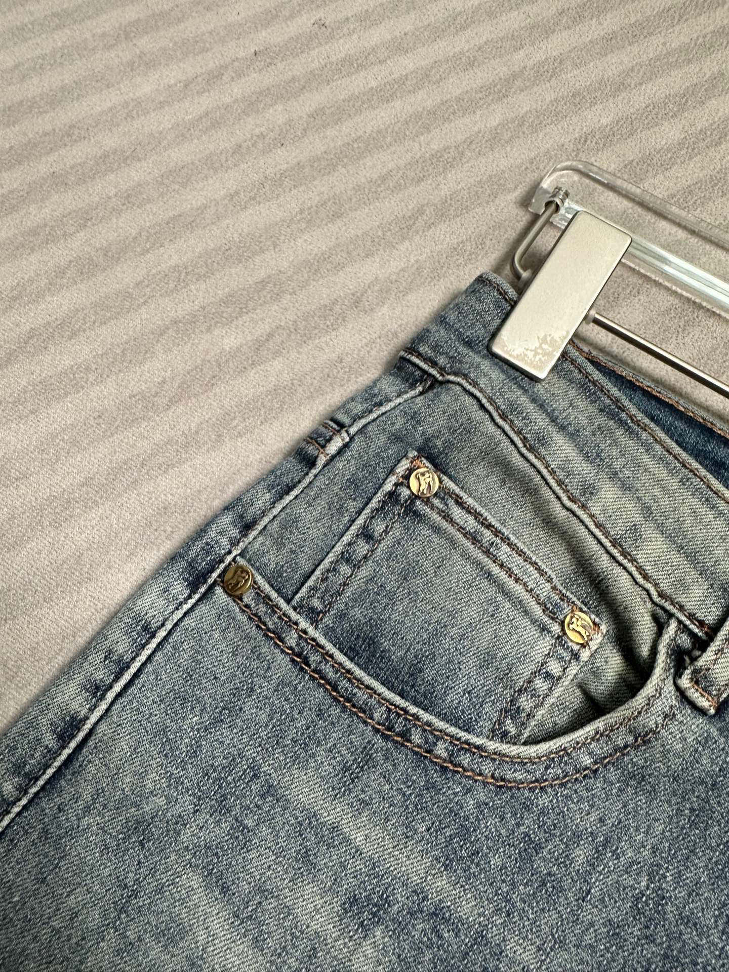“BBR Family’s High-End Summer Jeans: Super Soft, Cozy Fabric, Various Sizes Available” - 图片 8