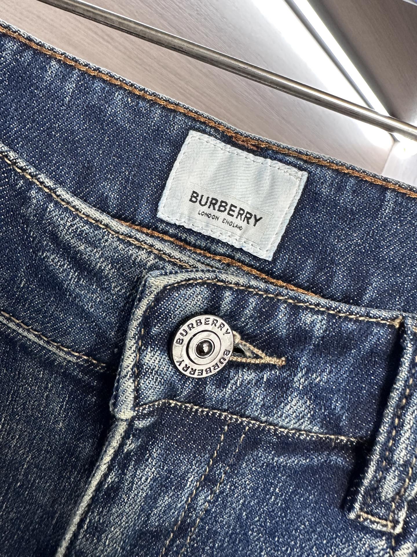 Burberry Classic Fit Denim Jeans with Check Pattern - Stylish & Comfortable 7 i1755669094071 1303 0 5