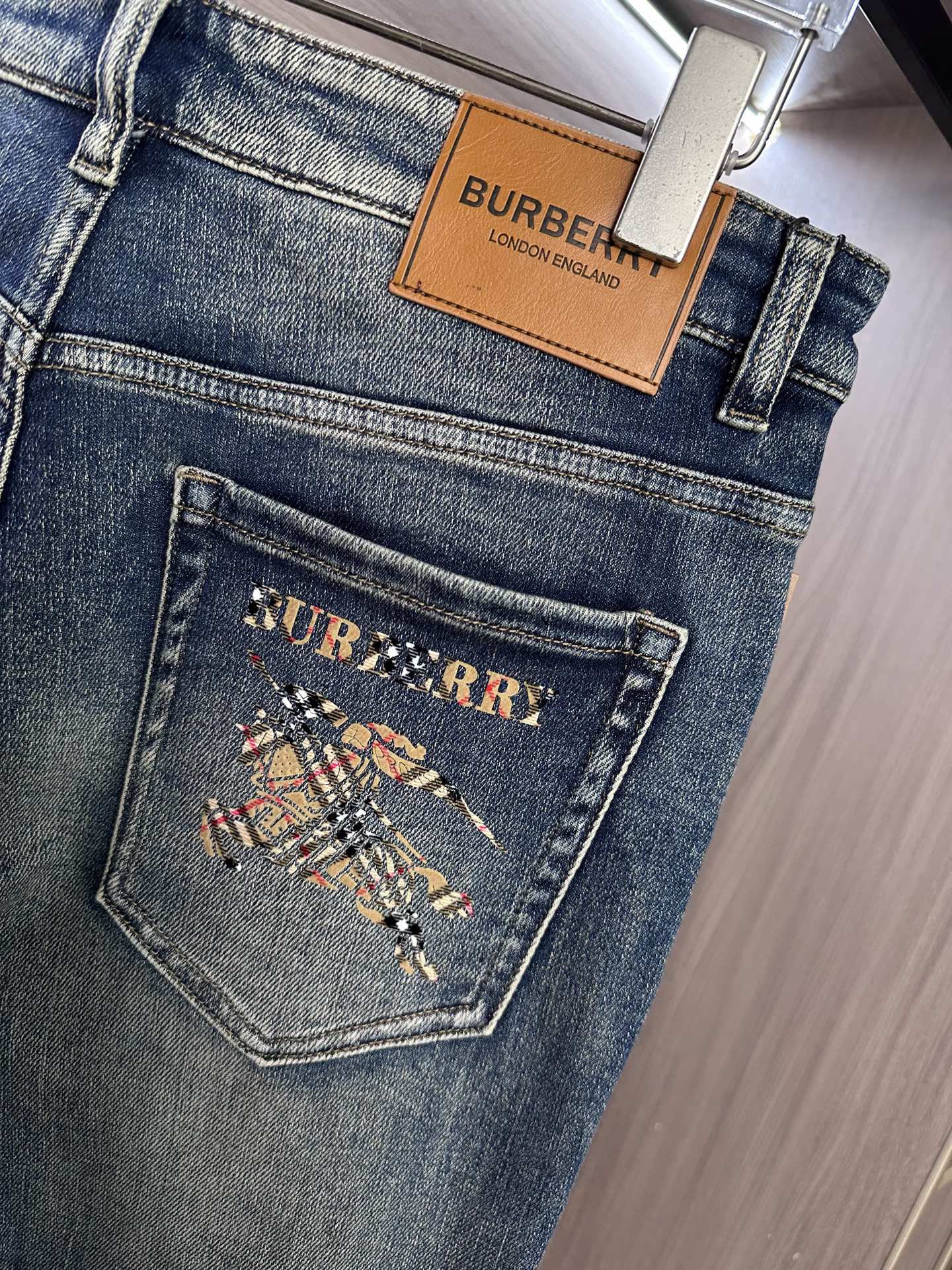Burberry Classic Fit Denim Jeans with Check Pattern - Stylish & Comfortable 9 i1755669094190 6476 0 7