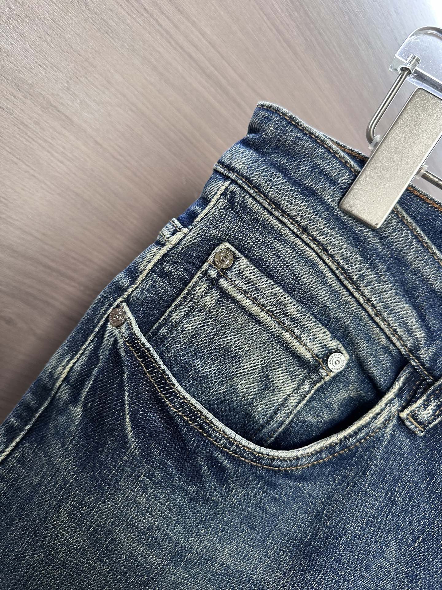 Burberry Classic Fit Denim Jeans with Check Pattern - Stylish & Comfortable 8 i1755669095967 9964 0 6