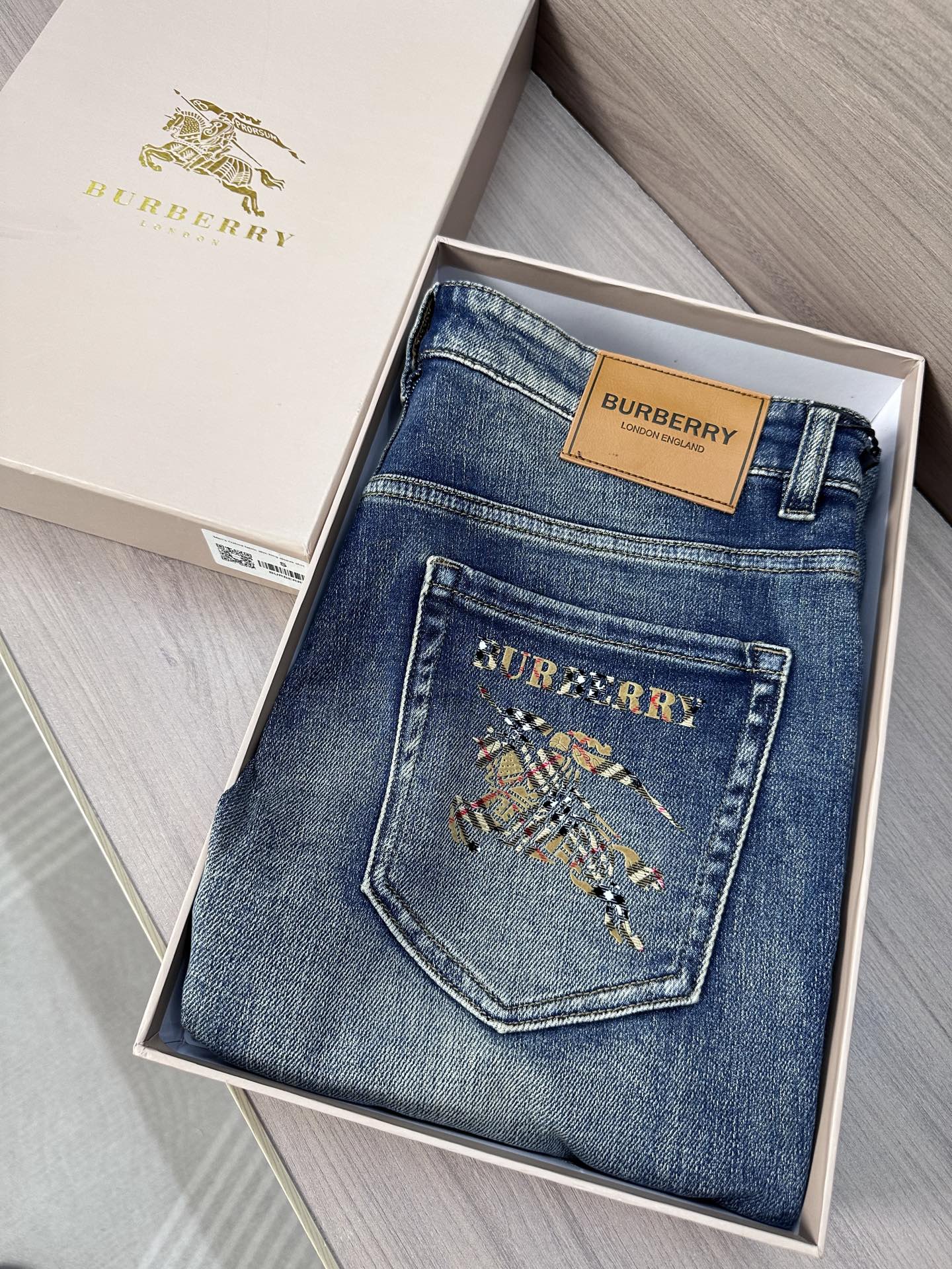 Burberry Classic Fit Stretch Denim Jeans with Checkered Detail 2 i1755847914217 8864 0 0