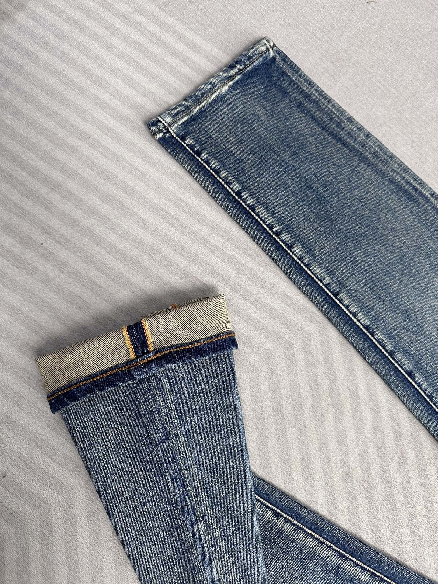 Burberry Classic Fit Stretch Denim Jeans with Checkered Detail 9 i1755847916118 2931 0 7