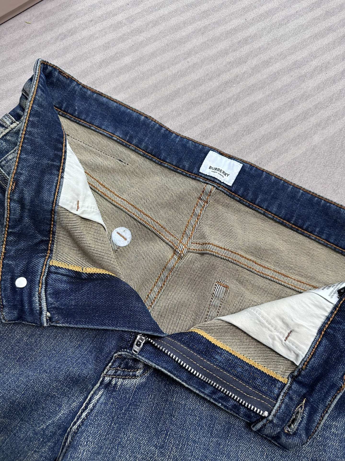 Burberry Classic Fit Stretch Denim Jeans with Checkered Detail 11 i1755847916188 1104 0 9
