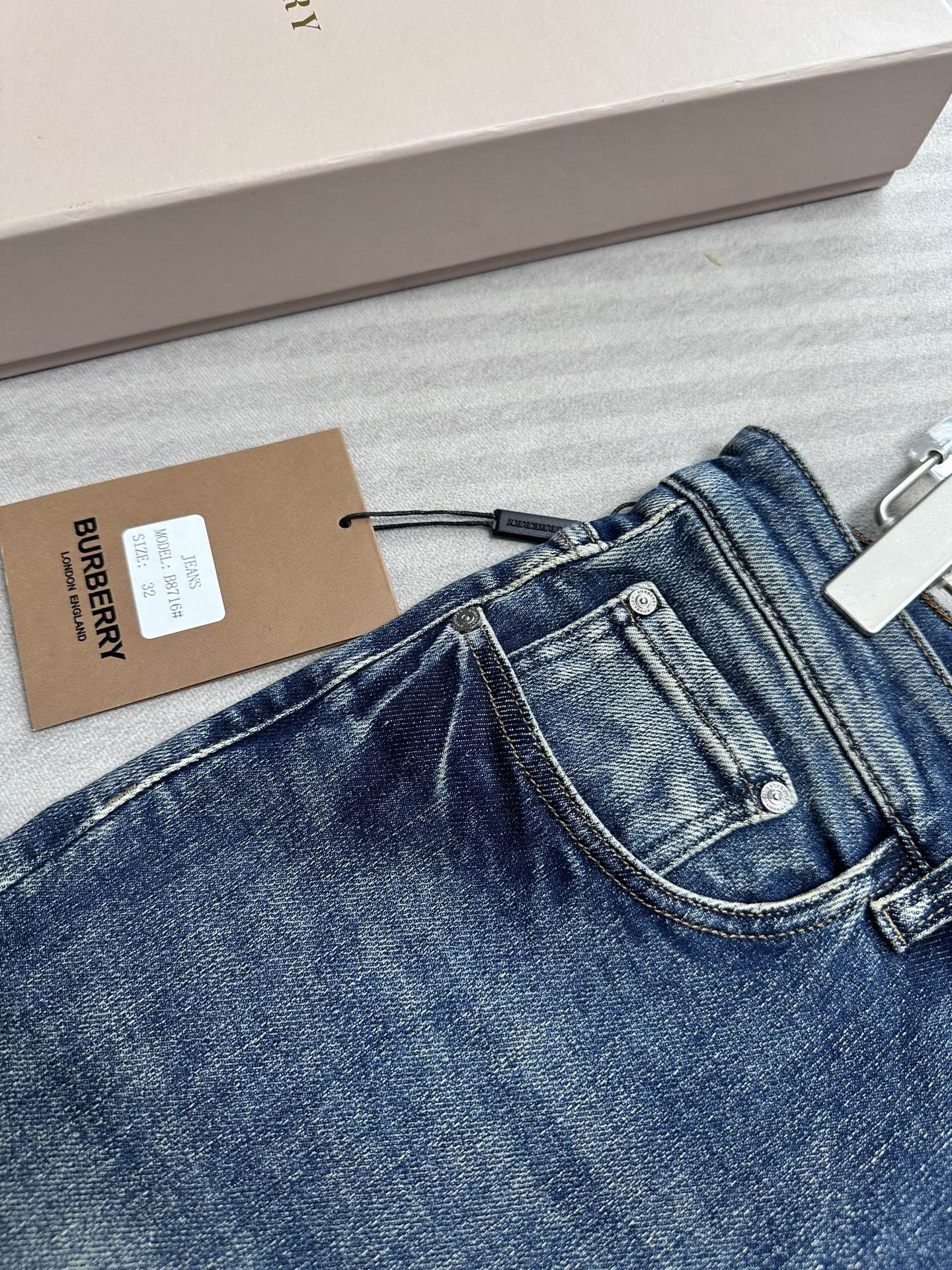 Burberry Classic Fit Stretch Denim Jeans with Checkered Detail 8 i1755847917470 7594 0 6
