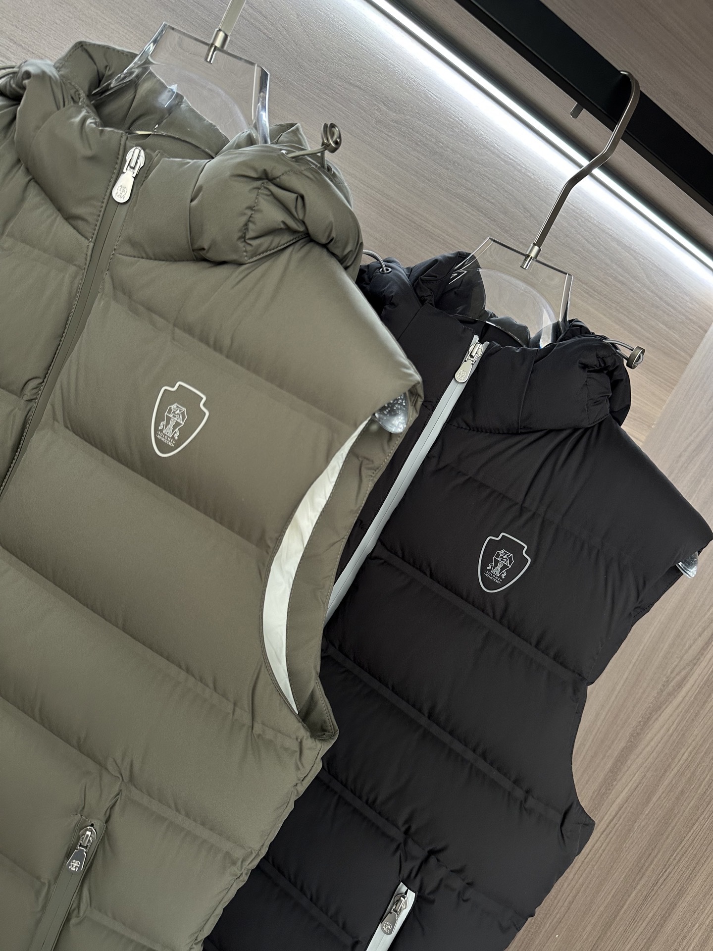 羽绒 🔥Brunello Cucinelli25秋冬款羽绒马甲
BC秋冬款的马甲采用高品质羽绒