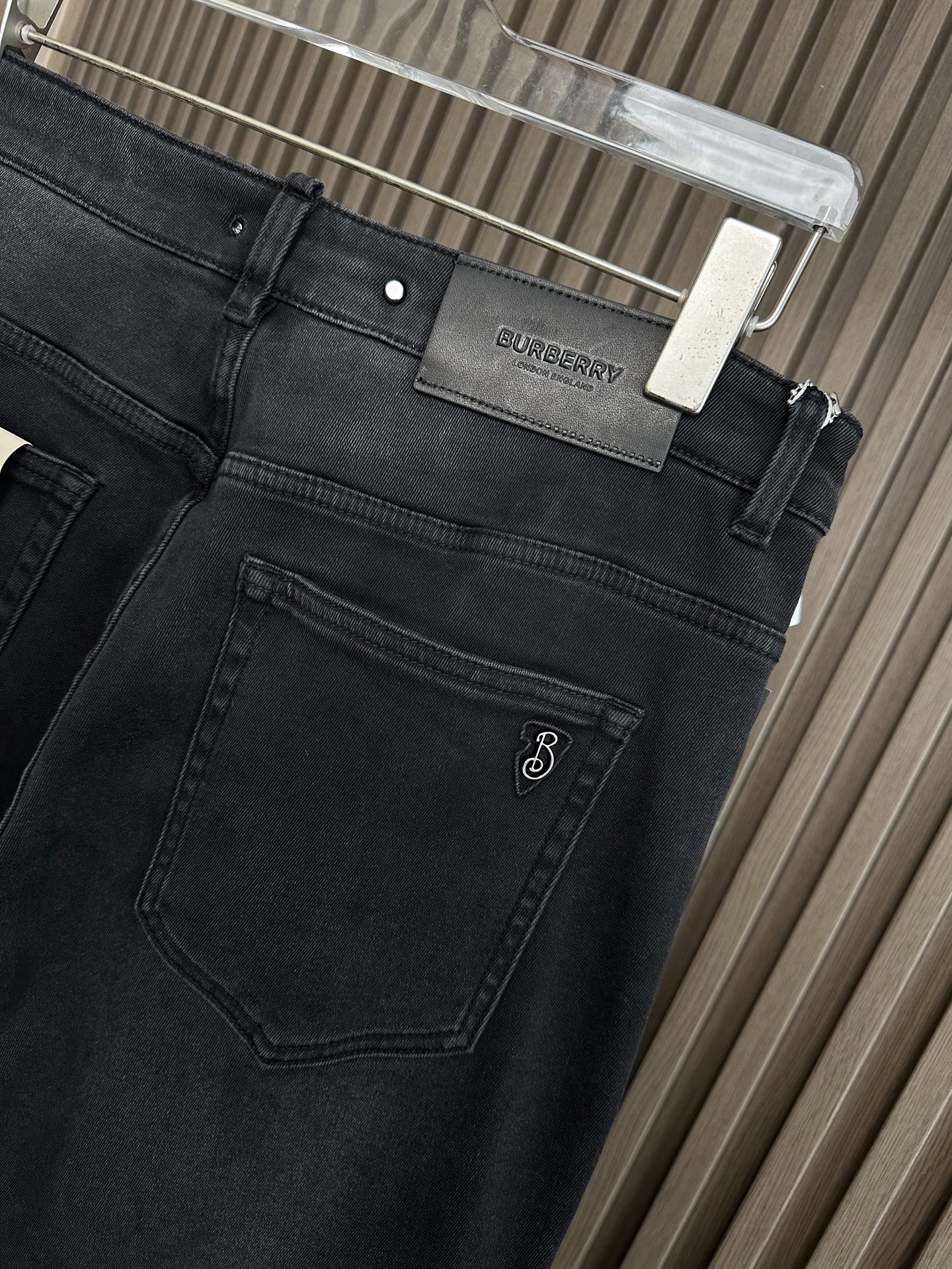 Burberry Women's Slim-Fit Denim Jeans with Elastic Fabric & Horseferry Print 9 i1756187297588 2211 0 7