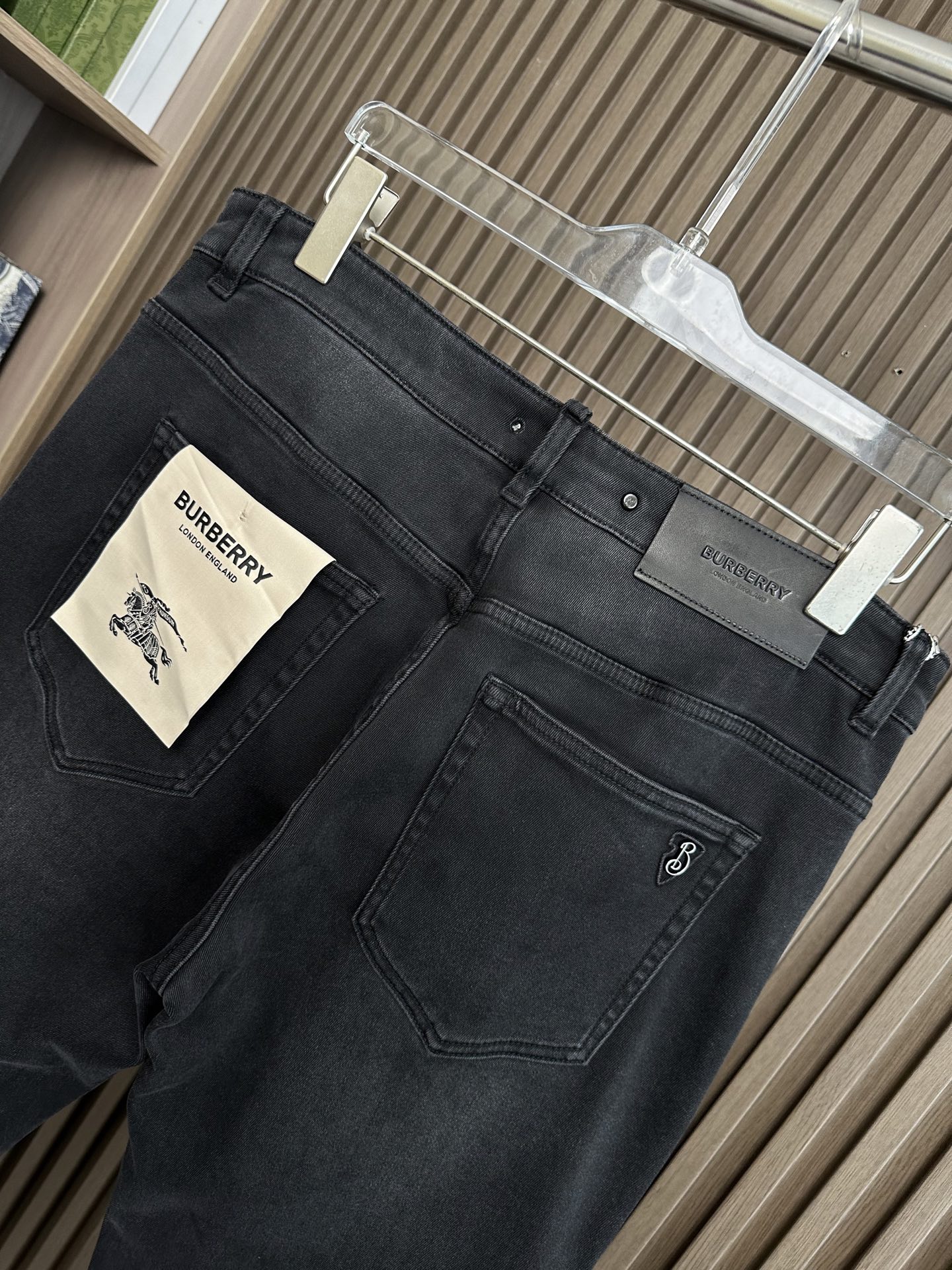 Burberry Women's Slim-Fit Denim Jeans with Elastic Fabric & Horseferry Print 6 i1756187297614 2294 0 4