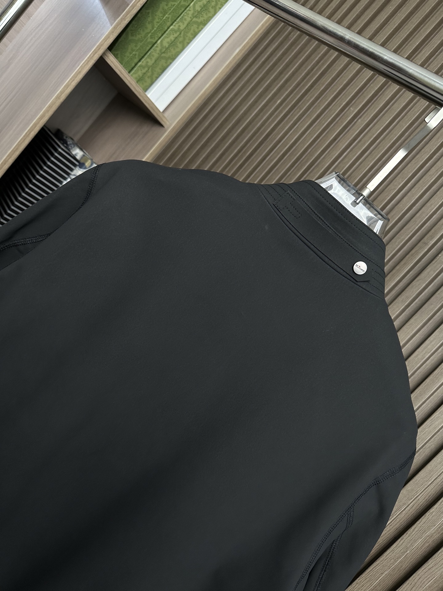 Kiton 25FW秋冬新款立领外套，老钱风，高品质，独家定制面料，拉链采用经典红色圆形设计 秋冬时尚穿