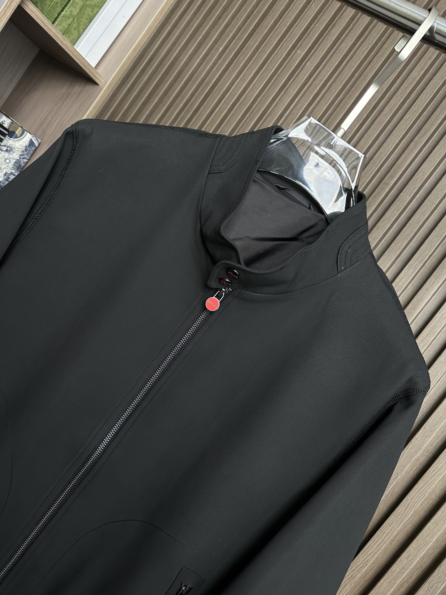 Kiton 25FW秋冬新款立领外套，老钱风，高品质，独家定制面料，拉链采用经典红色圆形设计 秋冬时尚穿