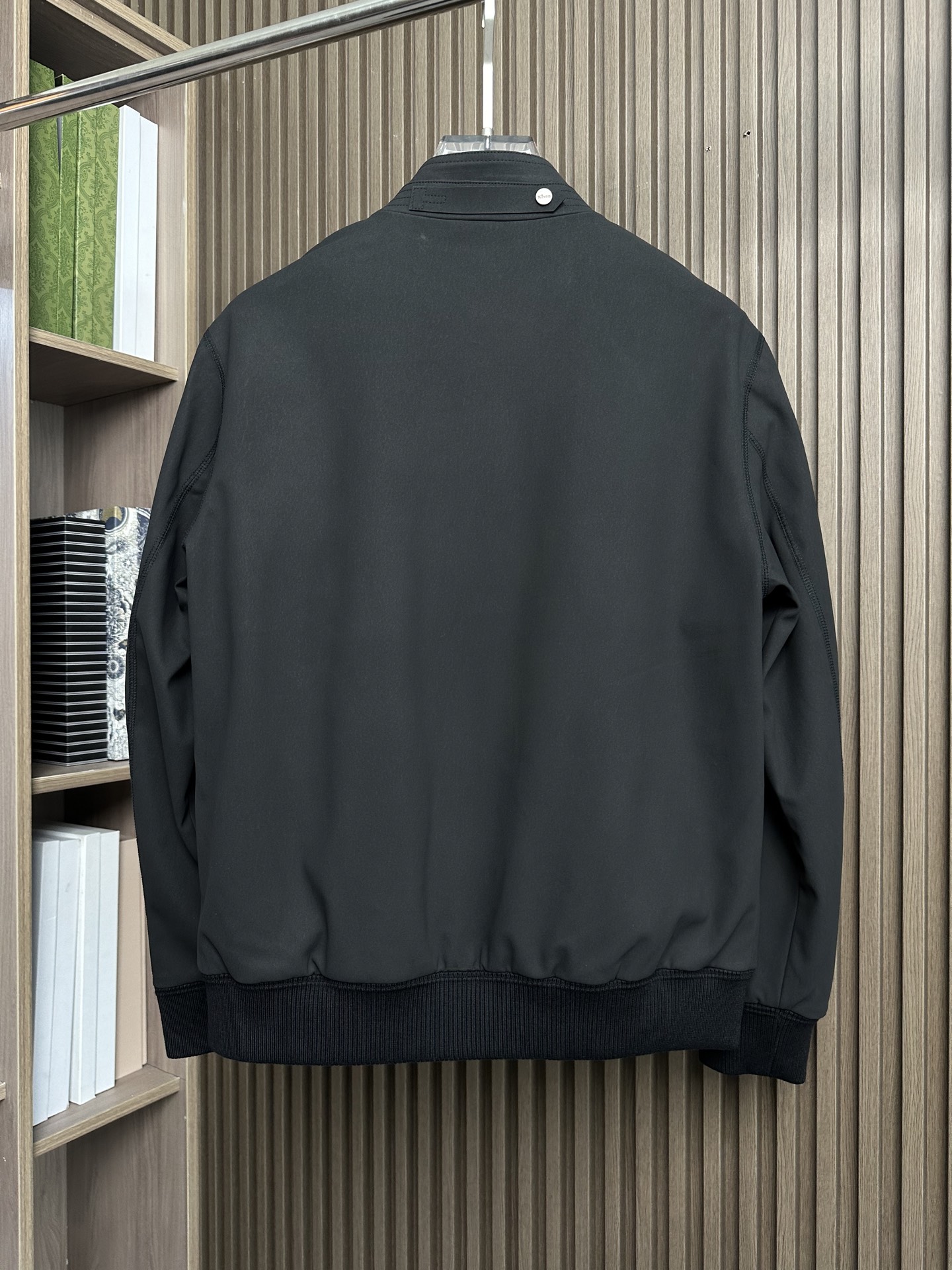 Kiton 25FW秋冬新款立领外套，老钱风，高品质，独家定制面料，拉链采用经典红色圆形设计 秋冬时尚穿