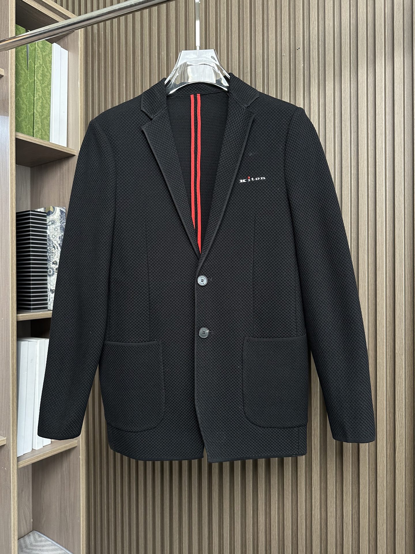 Kiton 25FW秋冬新款针织🧶西服外套，老钱风，高品质，独家定制面料，胸前经典字母设计，扣子激光刻字