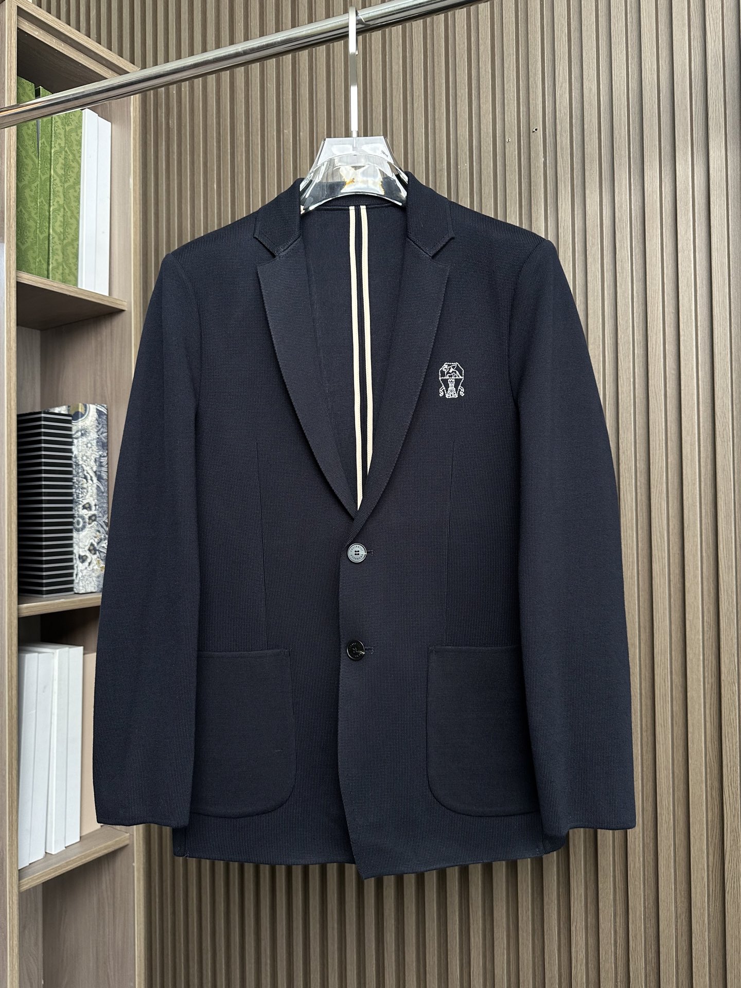 BC家25FW秋冬新款针织🧶西服外套，老钱风，高品质，独家定制面料，胸前刺绣经典品牌图案，扣子激光刻字，