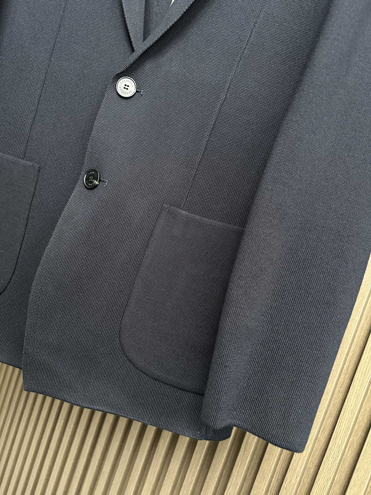 BC家25FW秋冬新款针织🧶西服外套，老钱风，高品质，独家定制面料，胸前刺绣经典品牌图案，扣子激光刻字，