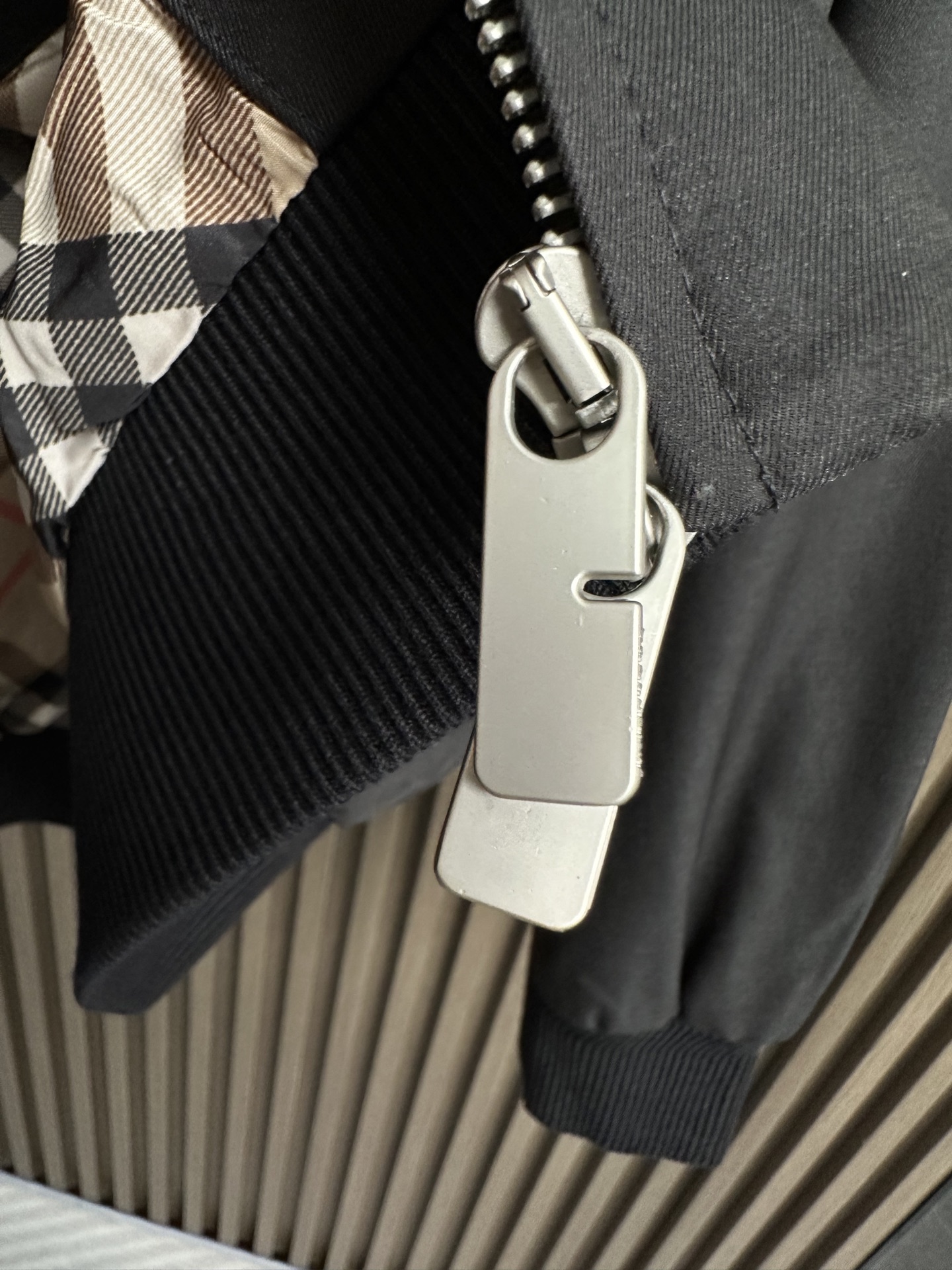 🔥 BBR家25FW秋冬新款立领外套，高品质，独家定制面料，胸前刺绣经典品牌战马图案，拉链款，内里经典格