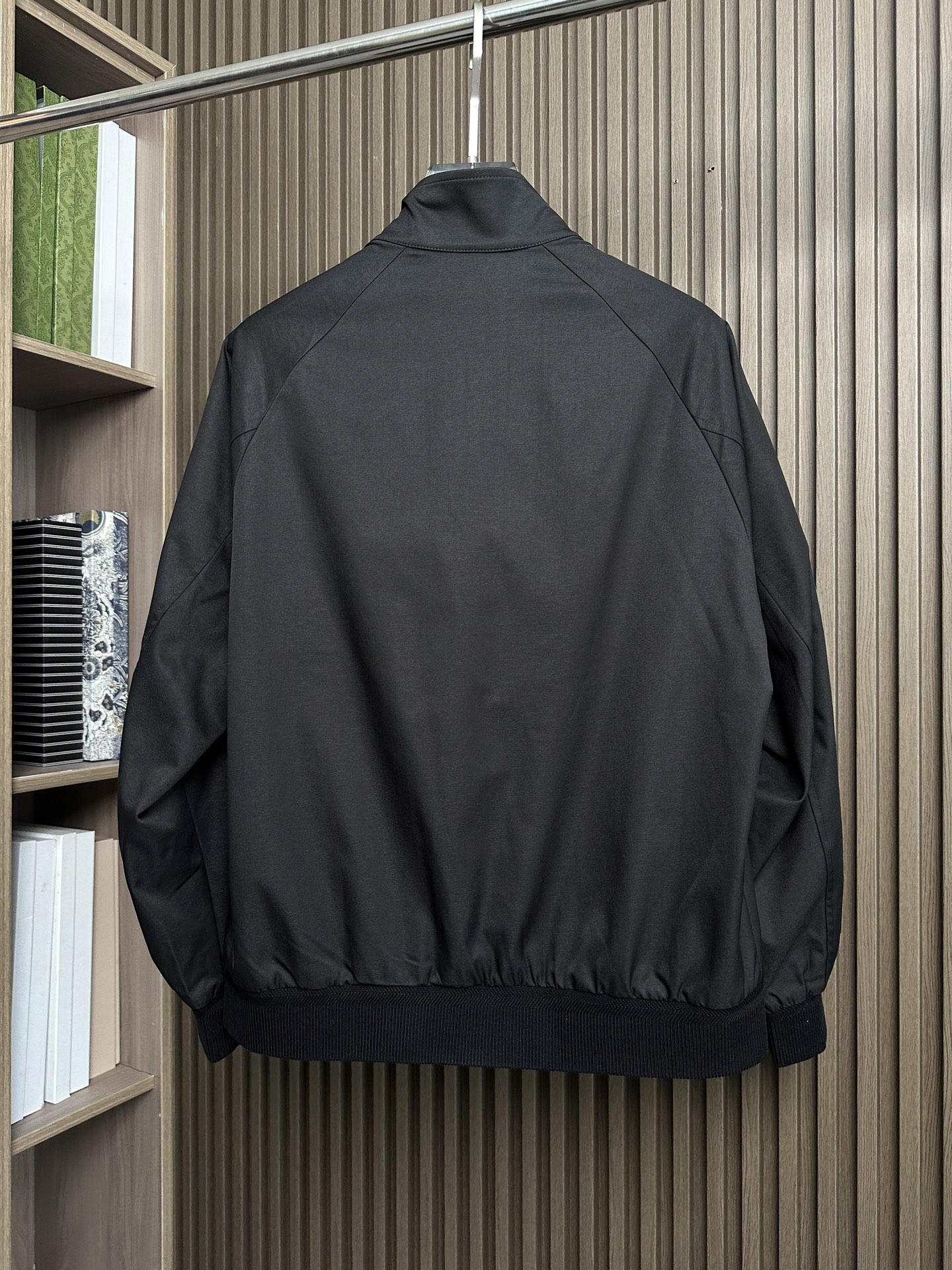 🔥 BBR家25FW秋冬新款立领外套，高品质，独家定制面料，胸前刺绣经典品牌战马图案，拉链款，内里经典格