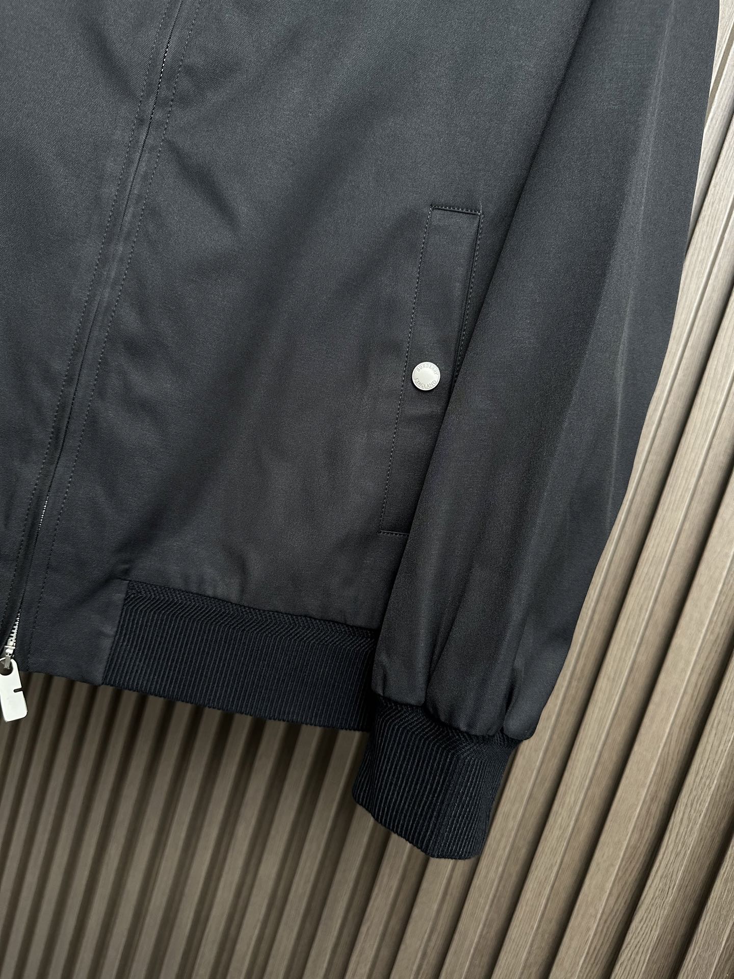 🔥 BBR家25FW秋冬新款立领外套，高品质，独家定制面料，胸前刺绣经典品牌战马图案，拉链款，内里经典格