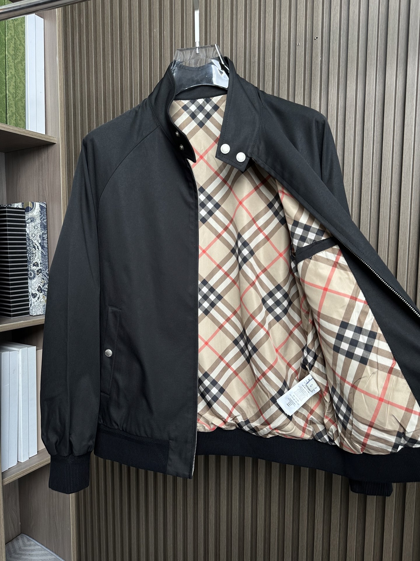 🔥 BBR家25FW秋冬新款立领外套，高品质，独家定制面料，胸前刺绣经典品牌战马图案，拉链款，内里经典格