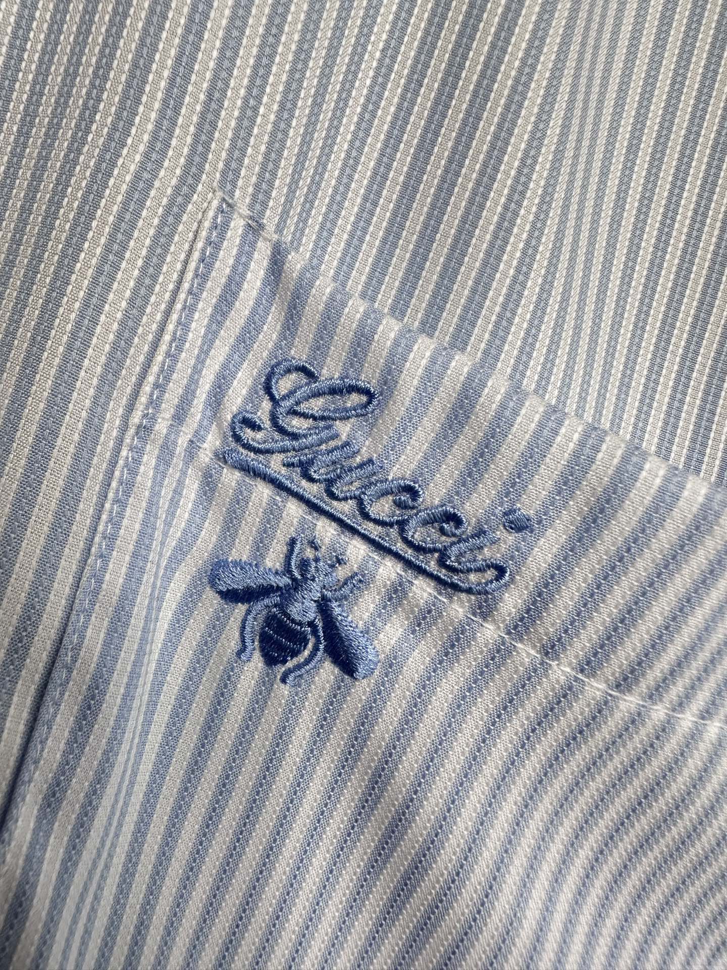 2025年新款GU古家舒适条纹提花衬衫，商务绅士通勤款时尚又得体，百搭好驾驭长袖衬衫，在繁忙的都市生活中